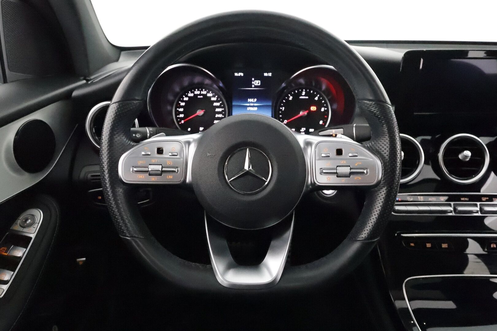 Mercedes-Benz GLC 2020 300 d 4MATIC A Business Coupé AMG **1.Om Suomi-auto / Lasikattoluukku / LED-High Performance / Sporttipenkit / P.Kamera** - 3,99 % KORKOTARJOUS TÄHÄN AUTOON - AC / Vakkari / 2x Renkaat