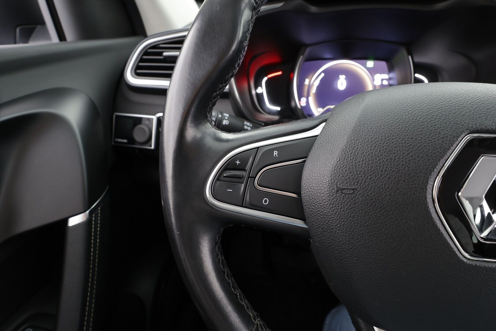 Renault Kadjar 2020 Blue dCi 150 4WD Bose - 1.Om Suomi-auto | Webasto | Vetokoukku | Bose Audio | Peruutuskamera | LED | Vakkari | Sporttipenkit | Kahdet Renkaat