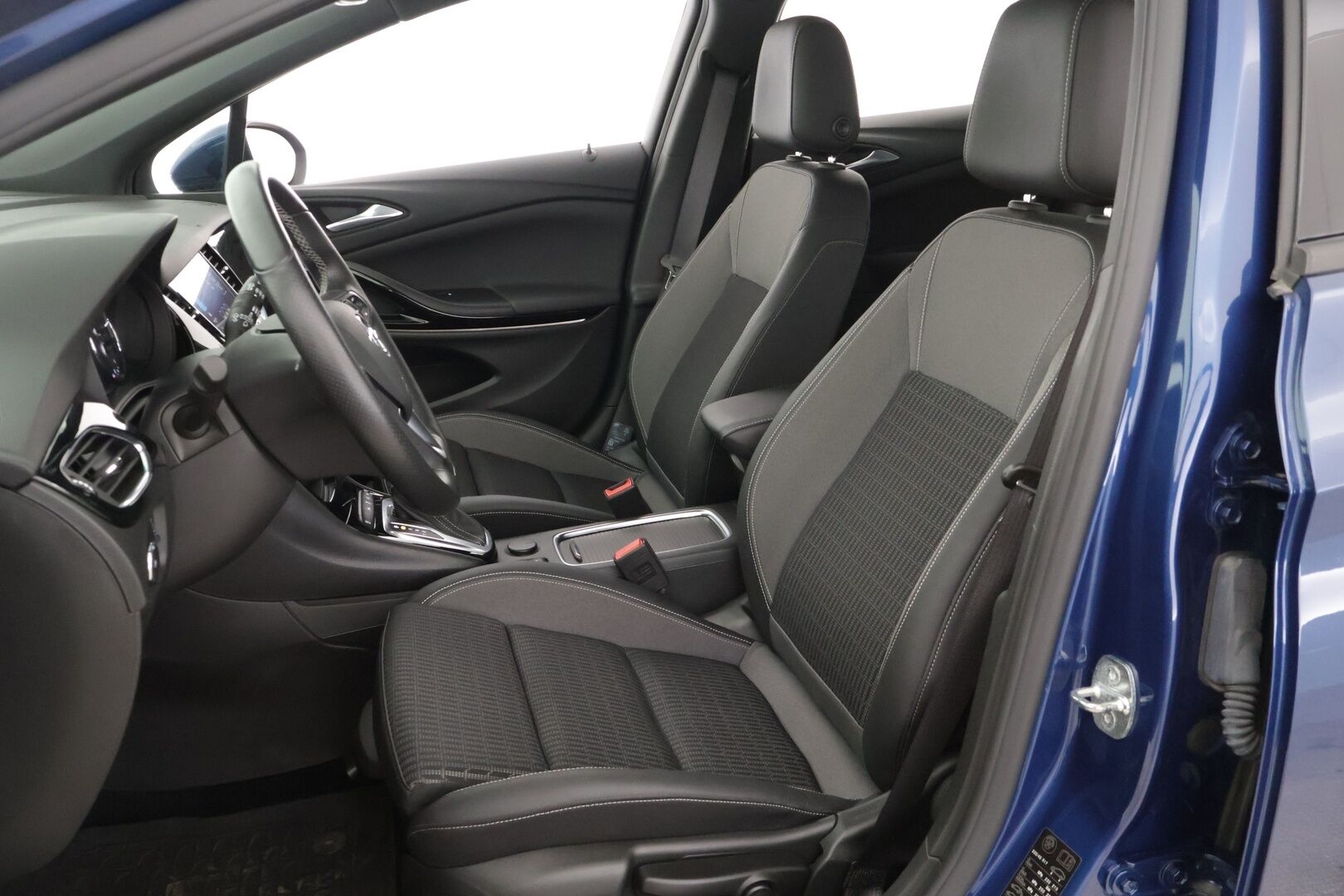 Opel Astra 2020 5-ov Innovation Plus 145 Turbo A - *2-Omistaja / Merkkihuollettu / Peruutuskamera / Keyless / Carplay / Ratinlämmitin / Adaptiivinen Vakionopeudensäädin *