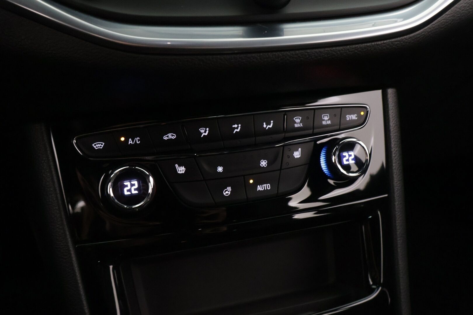 Opel Astra 2020 5-ov Innovation Plus 145 Turbo A - *2-Omistaja / Merkkihuollettu / Peruutuskamera / Keyless / Carplay / Ratinlämmitin / Adaptiivinen Vakionopeudensäädin *