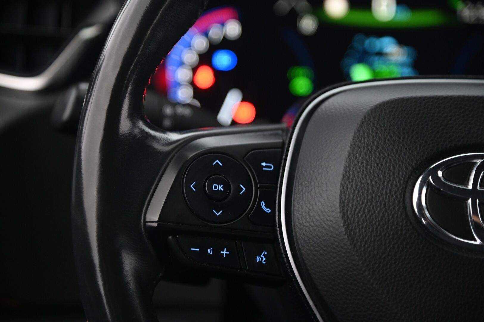 Toyota Corolla 2019 Touring Sports 2,0 Hybrid Style *2.Om. Suomi-Auto / Merkkiliikkeen huoltokirja / Navi / P-Kamera / Tutkat - *Juuri saapunut! / Vakkari / Nahka-Alcantara / Ratinlämmitys / S-luukku / 2X Renkaat