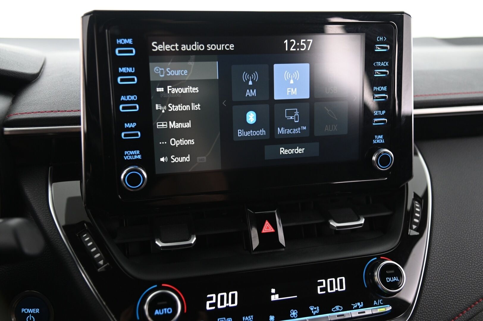 Toyota Corolla 2019 Touring Sports 2,0 Hybrid Style *2.Om. Suomi-Auto / Merkkiliikkeen huoltokirja / Navi / P-Kamera / Tutkat - *Juuri saapunut! / Vakkari / Nahka-Alcantara / Ratinlämmitys / S-luukku / 2X Renkaat