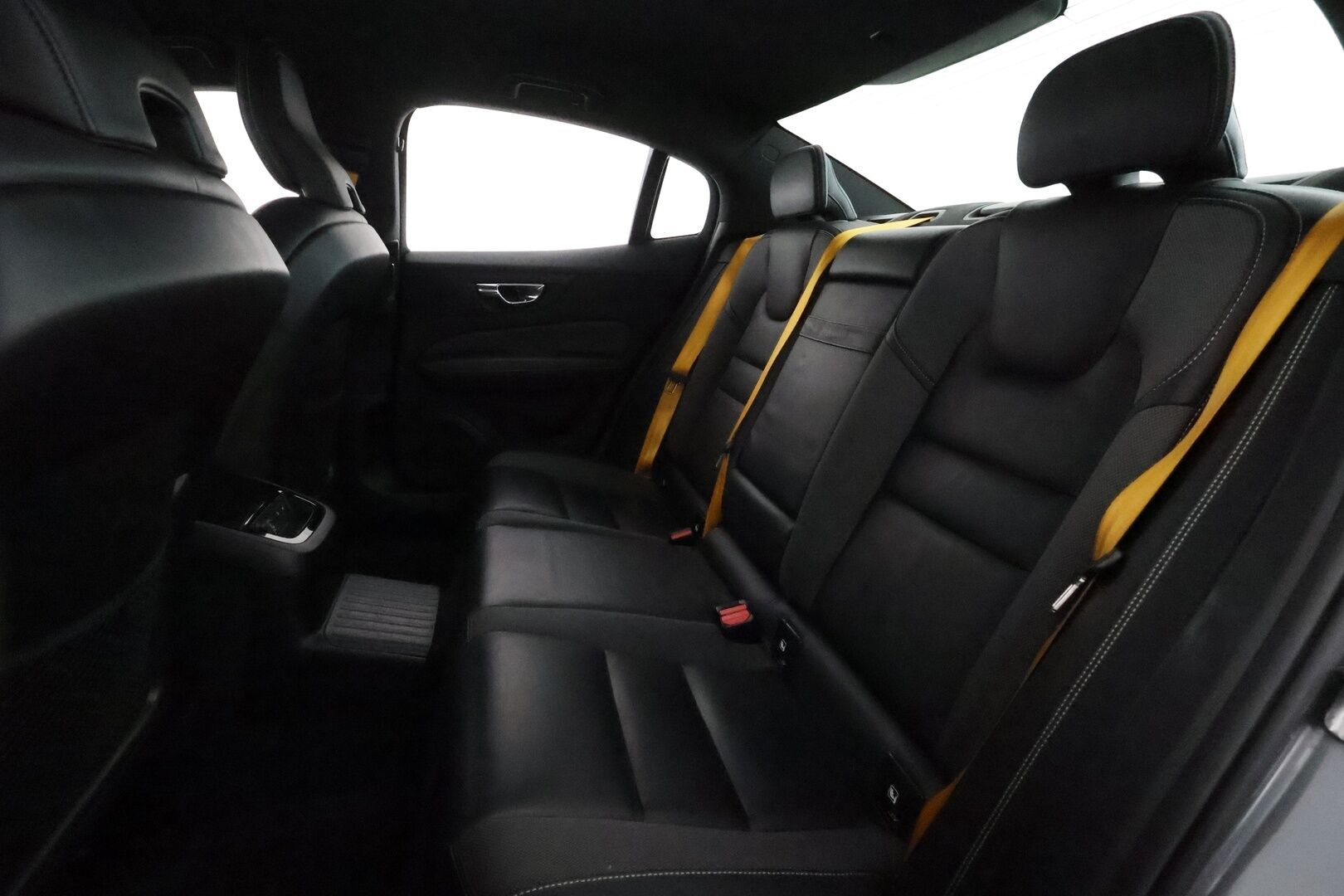 Volvo S60 2020 T8 TwE AWD Polestar Enginered aut **Adapt.vakkari / HUD / H&K / Muistipenkki / 360° / Full LED** - 3,99 % KORKOTARJOUS TÄHÄN AUTOON 31.8. ASTI! - 1.Om Suomi-auto / Merkkihuollettu / Kahdet renkaat aluvanteilla / Sporttipenkit / Penkinlämmittimet takana / BLIS / KeylessGo