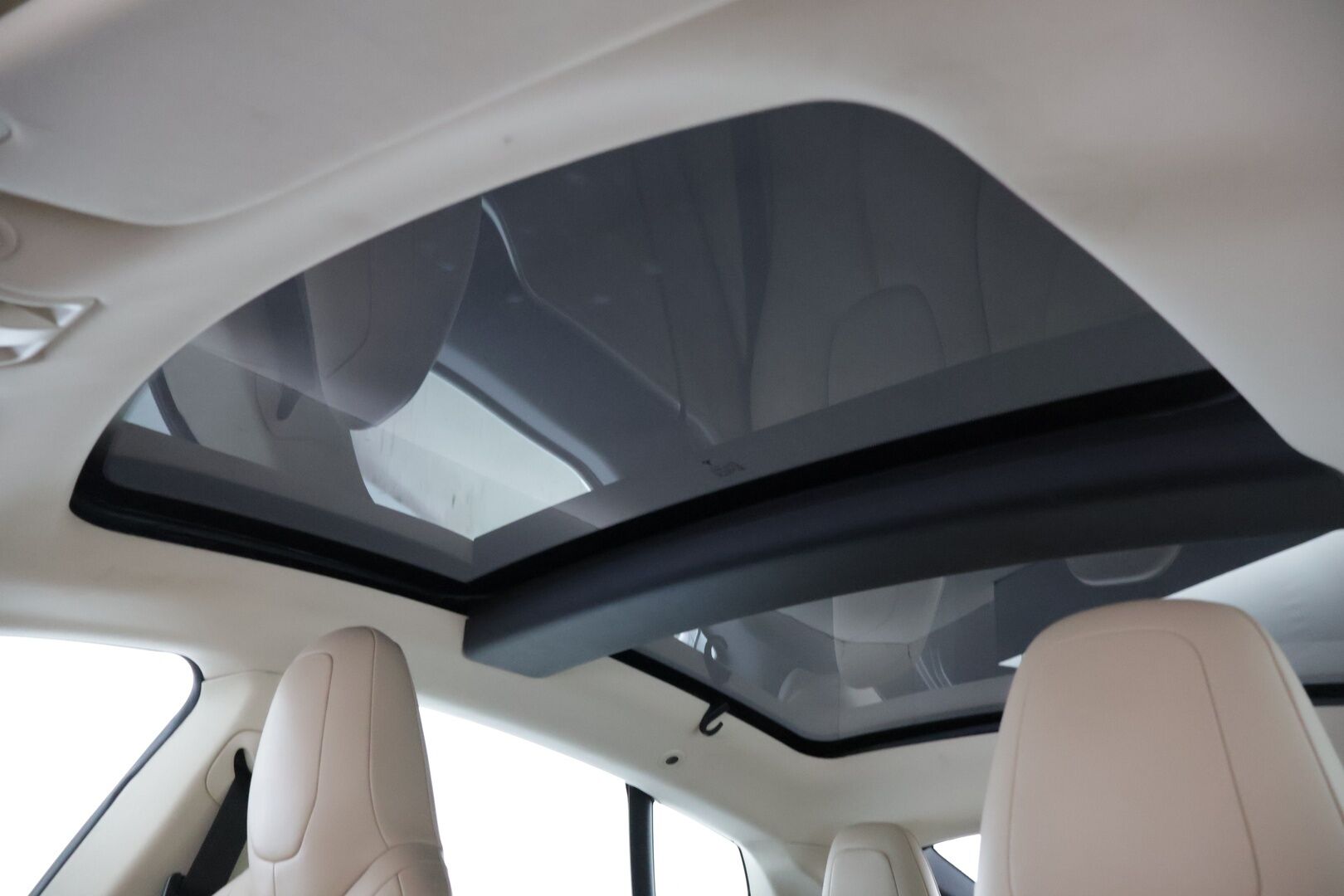 Tesla Model S 2014 Model S * MYYDÄÄN HUUTOKAUPOISSA * - Hieno yksilö eniten tarjoavalle! ILMAISET SUPERIT!!