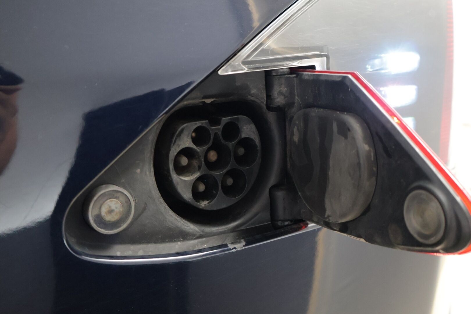 Tesla Model S 2014 Model S * MYYDÄÄN HUUTOKAUPOISSA * - Hieno yksilö eniten tarjoavalle! ILMAISET SUPERIT!!