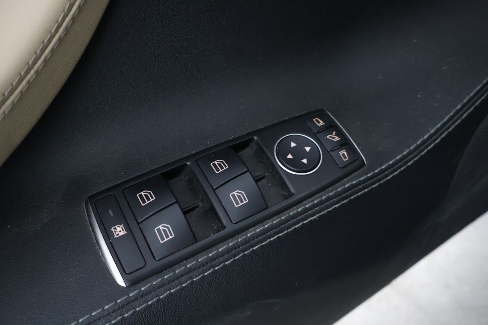 Tesla Model S 2014 Model S * MYYDÄÄN HUUTOKAUPOISSA * - Hieno yksilö eniten tarjoavalle! ILMAISET SUPERIT!!