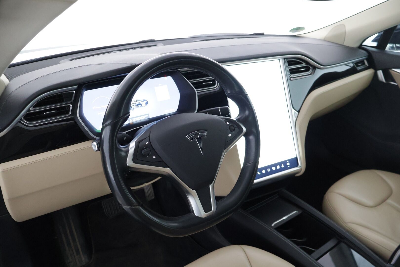 Tesla Model S 2014 Model S * MYYDÄÄN HUUTOKAUPOISSA * - Hieno yksilö eniten tarjoavalle! ILMAISET SUPERIT!!