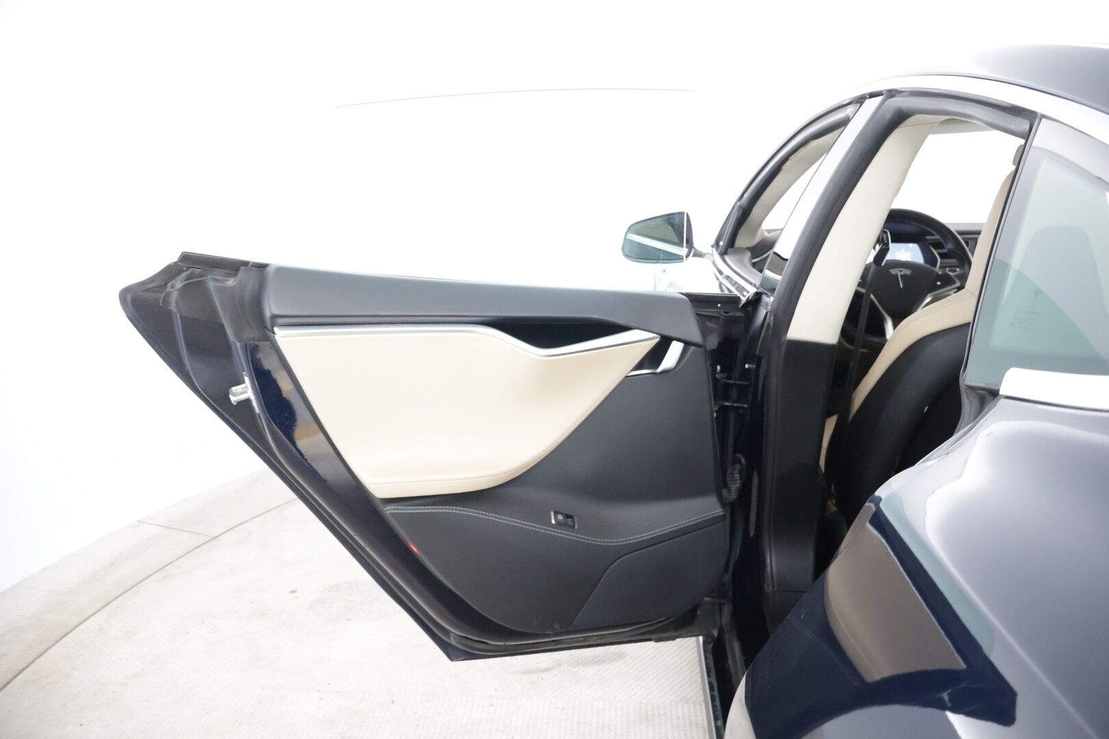 Tesla Model S 2014 Model S * MYYDÄÄN HUUTOKAUPOISSA * - Hieno yksilö eniten tarjoavalle! ILMAISET SUPERIT!!