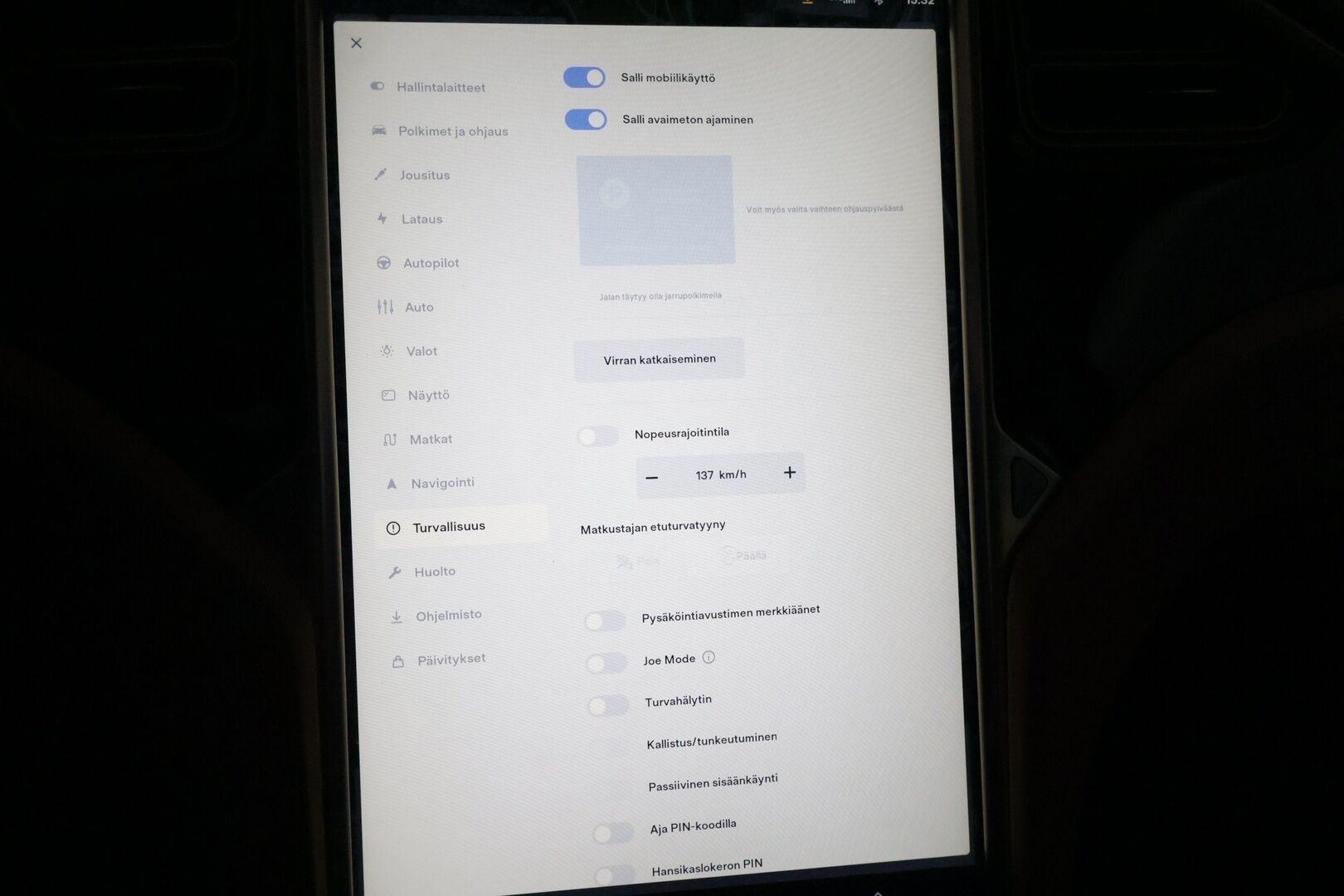 Tesla Model S 2014 Model S * MYYDÄÄN HUUTOKAUPOISSA * - Hieno yksilö eniten tarjoavalle! ILMAISET SUPERIT!!