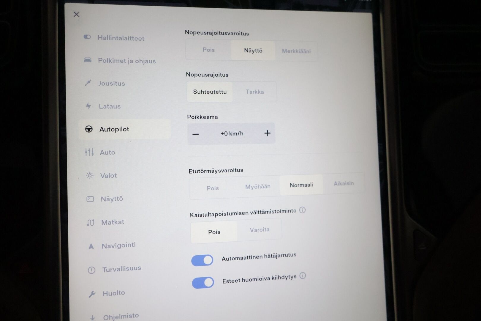 Tesla Model S 2014 Model S * MYYDÄÄN HUUTOKAUPOISSA * - Hieno yksilö eniten tarjoavalle! ILMAISET SUPERIT!!