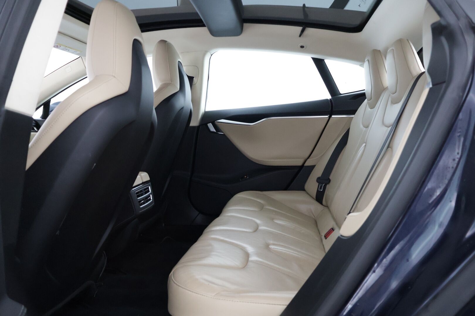 Tesla Model S 2014 Model S * MYYDÄÄN HUUTOKAUPOISSA * - Hieno yksilö eniten tarjoavalle! ILMAISET SUPERIT!!