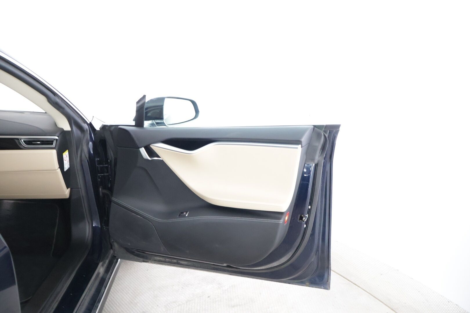 Tesla Model S 2014 Model S * MYYDÄÄN HUUTOKAUPOISSA * - Hieno yksilö eniten tarjoavalle! ILMAISET SUPERIT!!