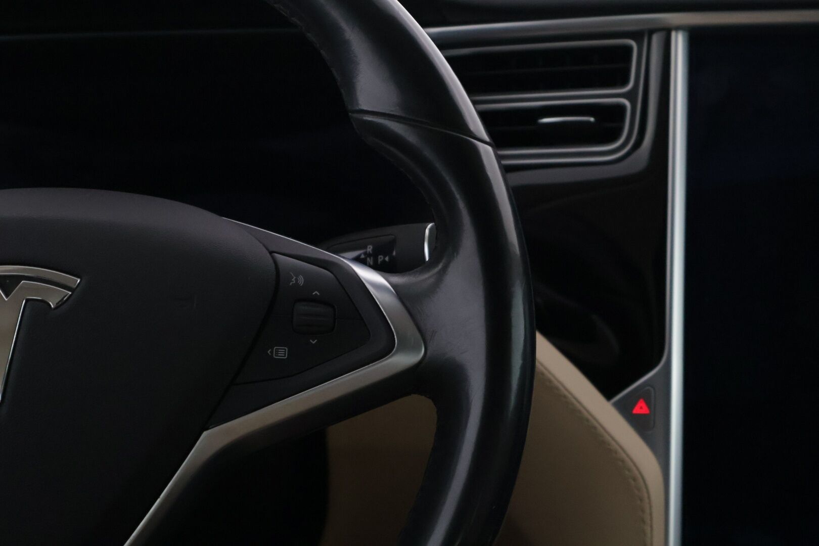 Tesla Model S 2014 Model S * MYYDÄÄN HUUTOKAUPOISSA * - Hieno yksilö eniten tarjoavalle! ILMAISET SUPERIT!!