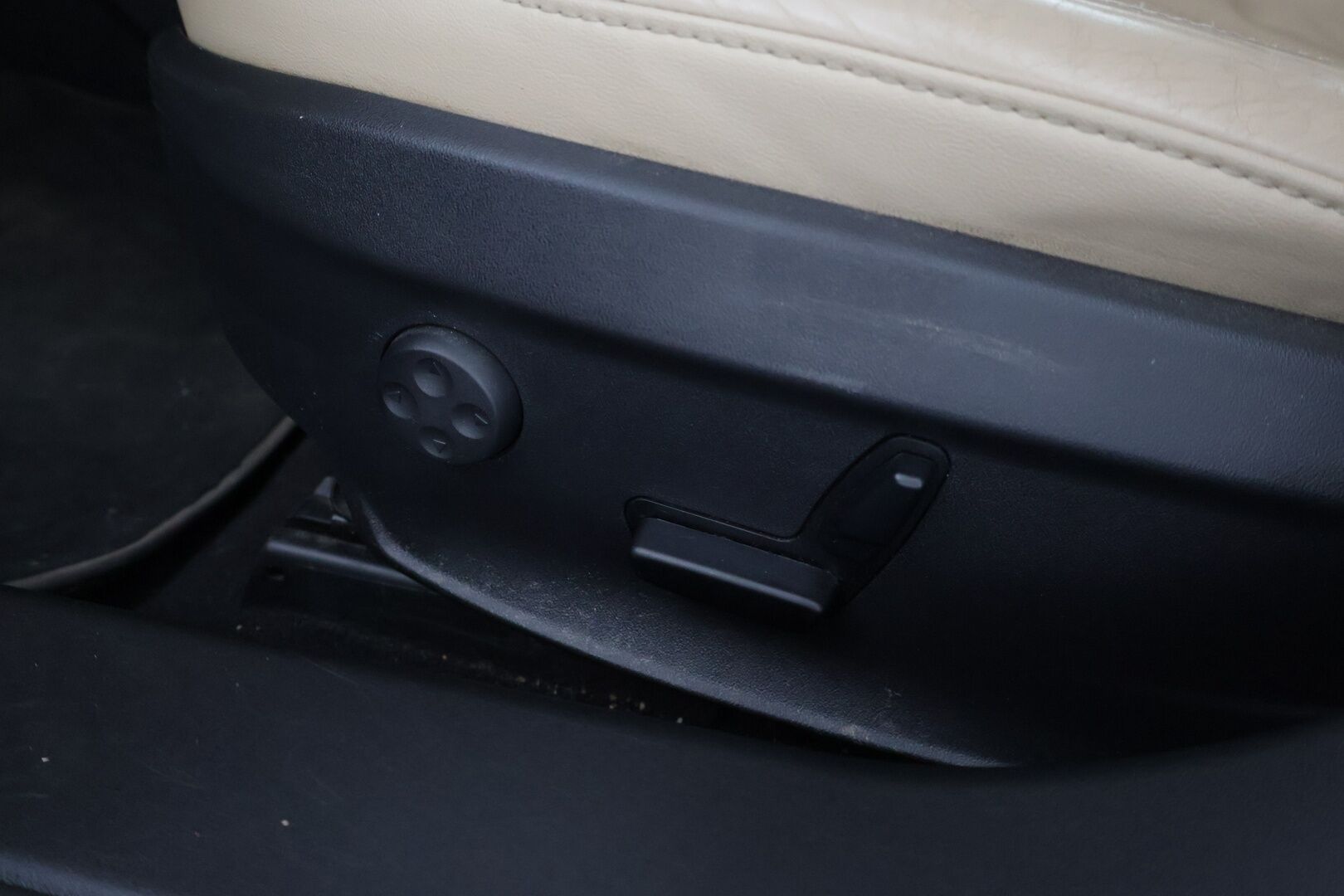Tesla Model S 2014 Model S * MYYDÄÄN HUUTOKAUPOISSA * - Hieno yksilö eniten tarjoavalle! ILMAISET SUPERIT!!