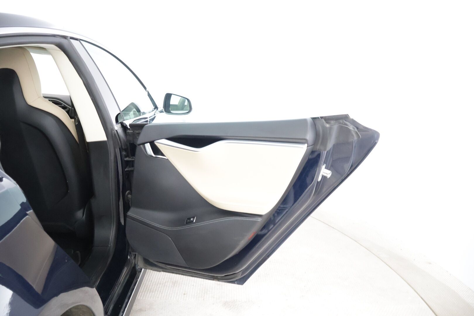Tesla Model S 2014 Model S * MYYDÄÄN HUUTOKAUPOISSA * - Hieno yksilö eniten tarjoavalle! ILMAISET SUPERIT!!
