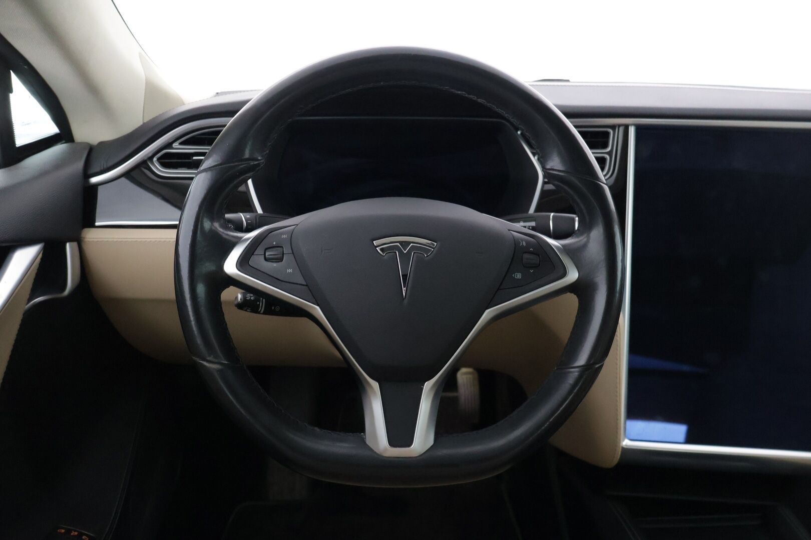 Tesla Model S 2014 Model S * MYYDÄÄN HUUTOKAUPOISSA * - Hieno yksilö eniten tarjoavalle! ILMAISET SUPERIT!!