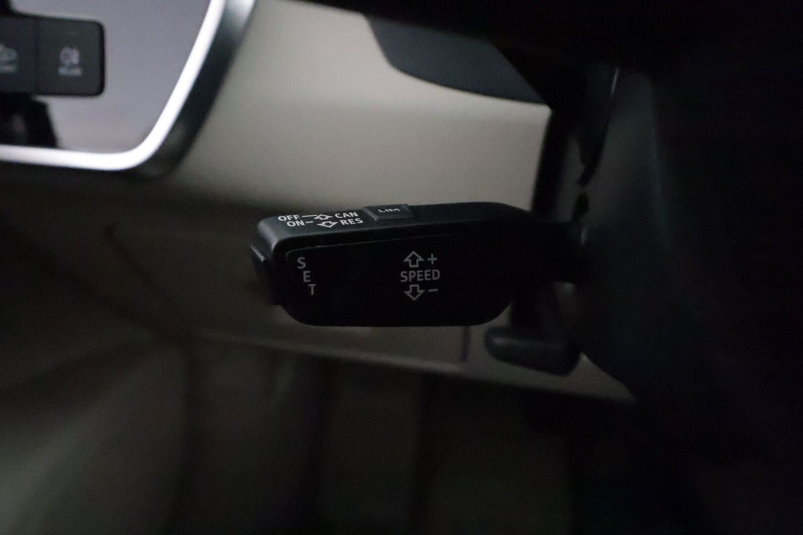 Audi A6 2020 Avant Business 35 TDI MHEV S tronic **Webasto / Koukku / Matrix-LED / 360° / Nahkaverhoilu / Navi / Kaistavahti** - 1-om Suomi-auto / Kahdet Renkaat