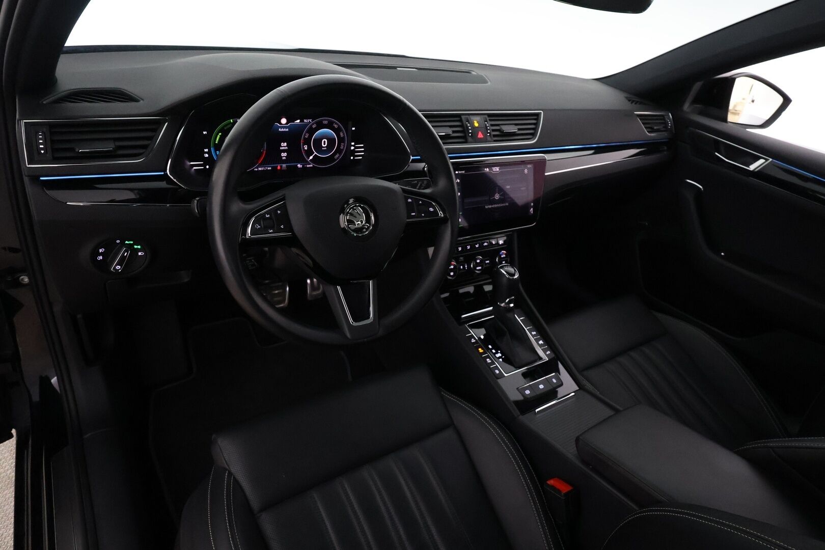 Skoda Superb 2020 Combi 1,4 TSI PHEV L&K iV DSG **Panorama / Adapt.Vakkari / Matrix-LED / 360° / Hierova Muistipenkki / Webasto / Navi** - Suomi-auto / 2x Latauskaapelit / Kahdet Renkaat