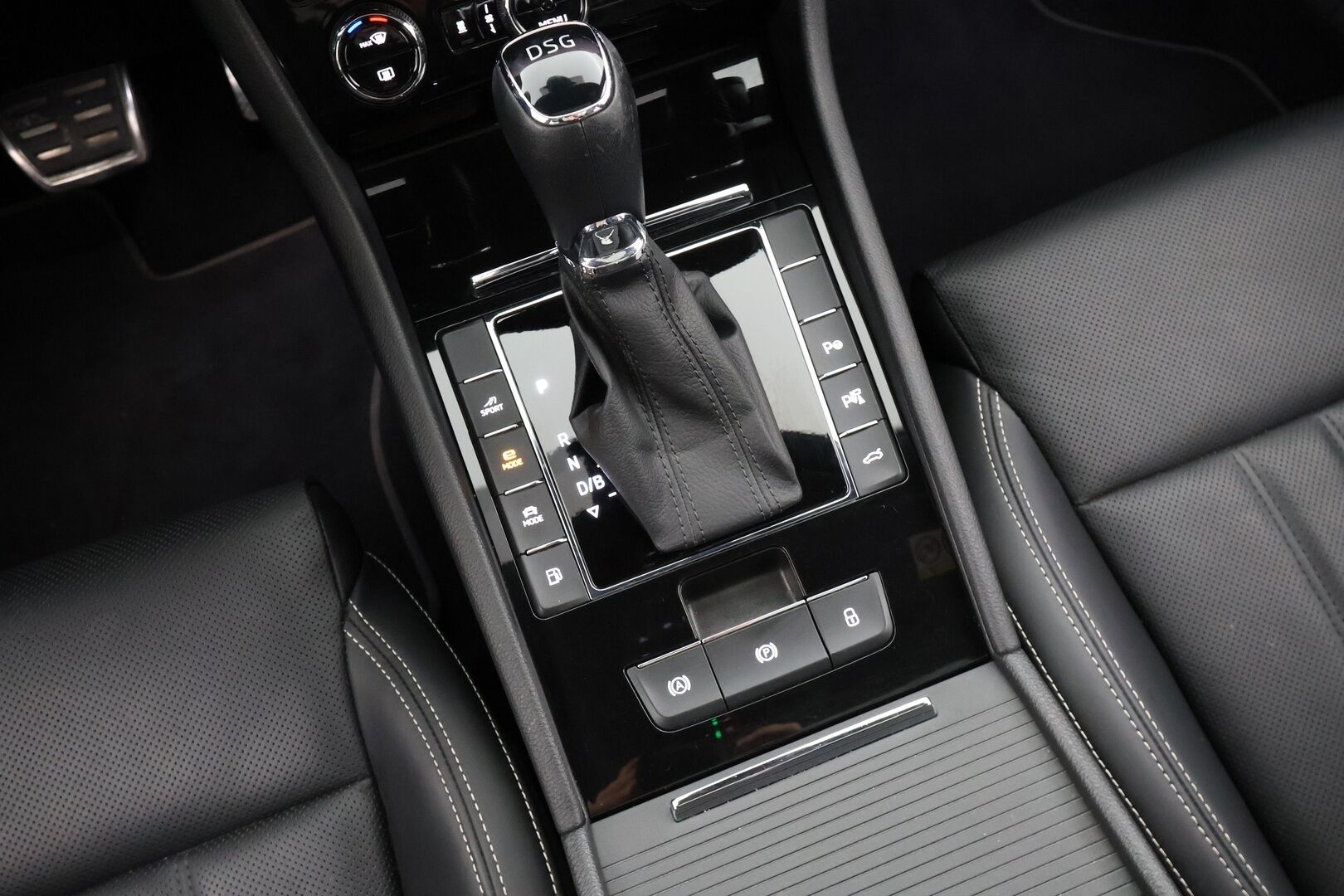 Skoda Superb 2020 Combi 1,4 TSI PHEV L&K iV DSG **Panorama / Adapt.Vakkari / Matrix-LED / 360° / Hierova Muistipenkki / Webasto / Navi** - Suomi-auto / 2x Latauskaapelit / Kahdet Renkaat