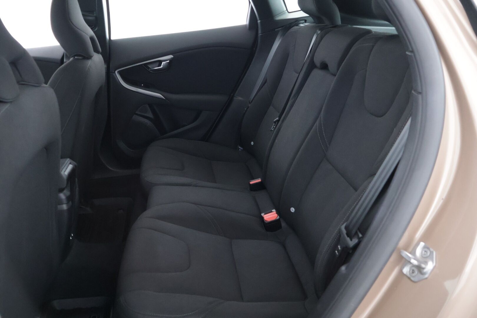 Volvo V40 2017 T3 Business aut * Webasto / Tutkat takana / Vetokoukku * - Upea huoltohistoria / Kummatkin renkaat ajokuntoiset / Maalipinta siisti! *