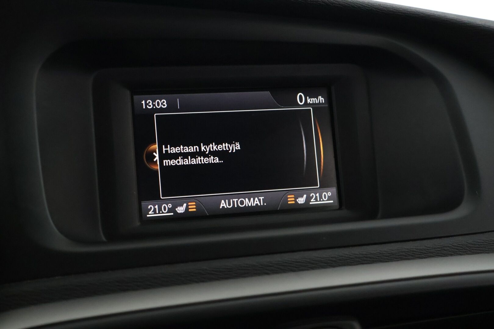 Volvo V40 2017 T3 Business aut * Webasto / Tutkat takana / Vetokoukku * - Upea huoltohistoria / Kummatkin renkaat ajokuntoiset / Maalipinta siisti! *