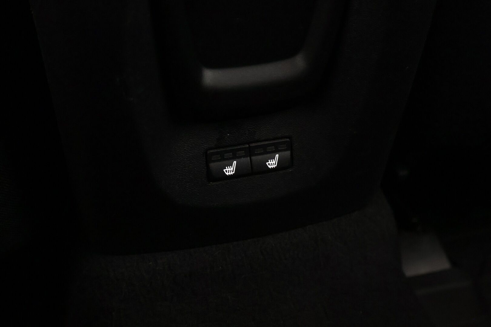 Volvo V40 2017 T3 Business aut * Webasto / Tutkat takana / Vetokoukku * - Upea huoltohistoria / Kummatkin renkaat ajokuntoiset / Maalipinta siisti! *