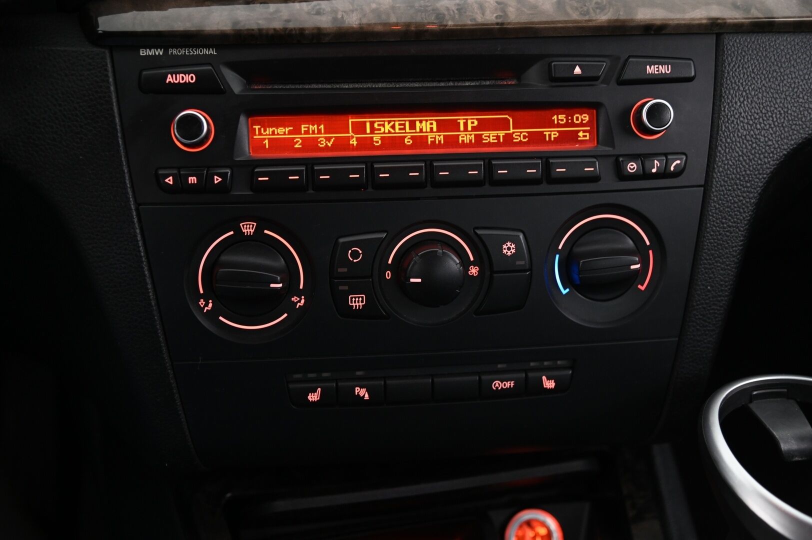 BMW 120 2011 E82 Coupe LCI M-sport *Ketju vaihdettu / Webasto / Navi / Muistipenkki* - *2x Renkaat / Juuri saapunut!* - HULLU BLACKWEEK KORKOTARJOUS 2,49%