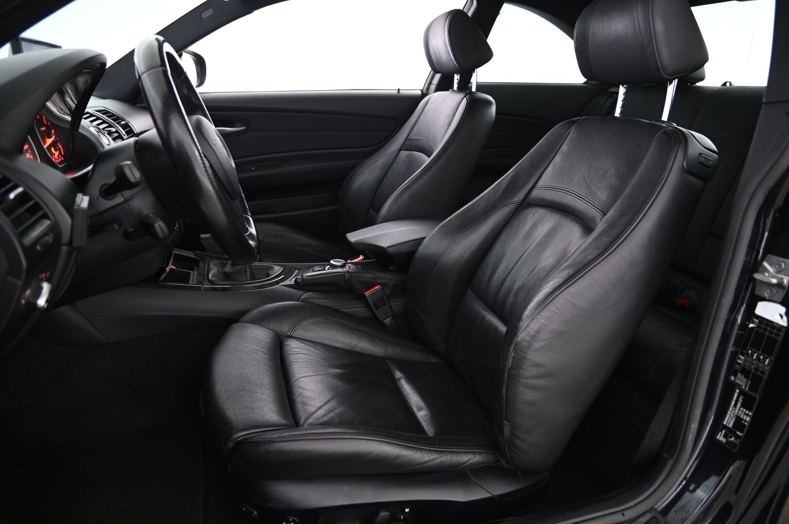 BMW 120 2011 E82 Coupe LCI M-sport *Ketju vaihdettu / Webasto / Navi / Muistipenkki* - *2x Renkaat / Juuri saapunut!* - HULLU BLACKWEEK KORKOTARJOUS 2,49%