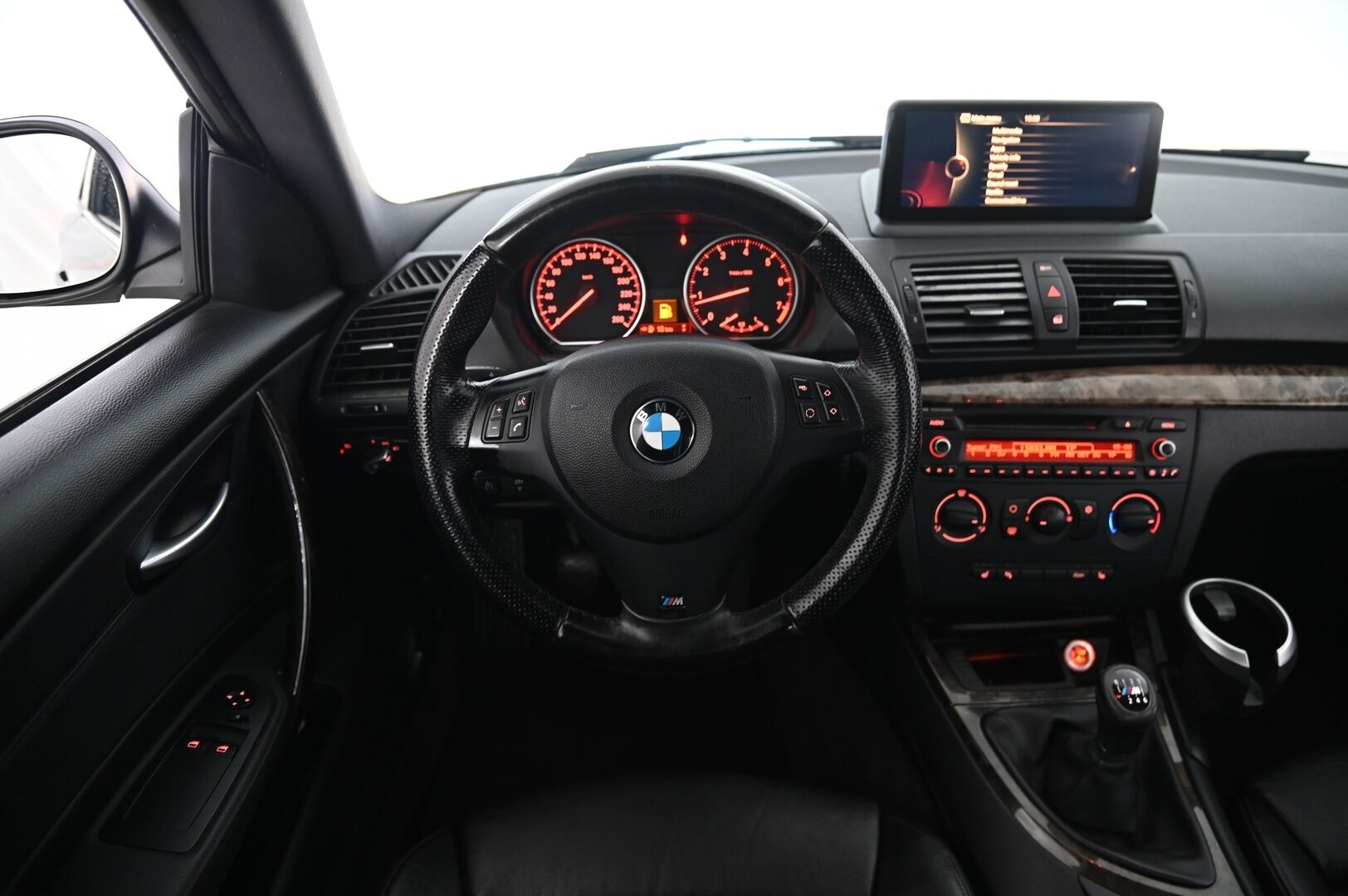 BMW 120 2011 E82 Coupe LCI M-sport *Ketju vaihdettu / Webasto / Navi / Muistipenkki* - *2x Renkaat / Juuri saapunut!* - HULLU BLACKWEEK KORKOTARJOUS 2,49%