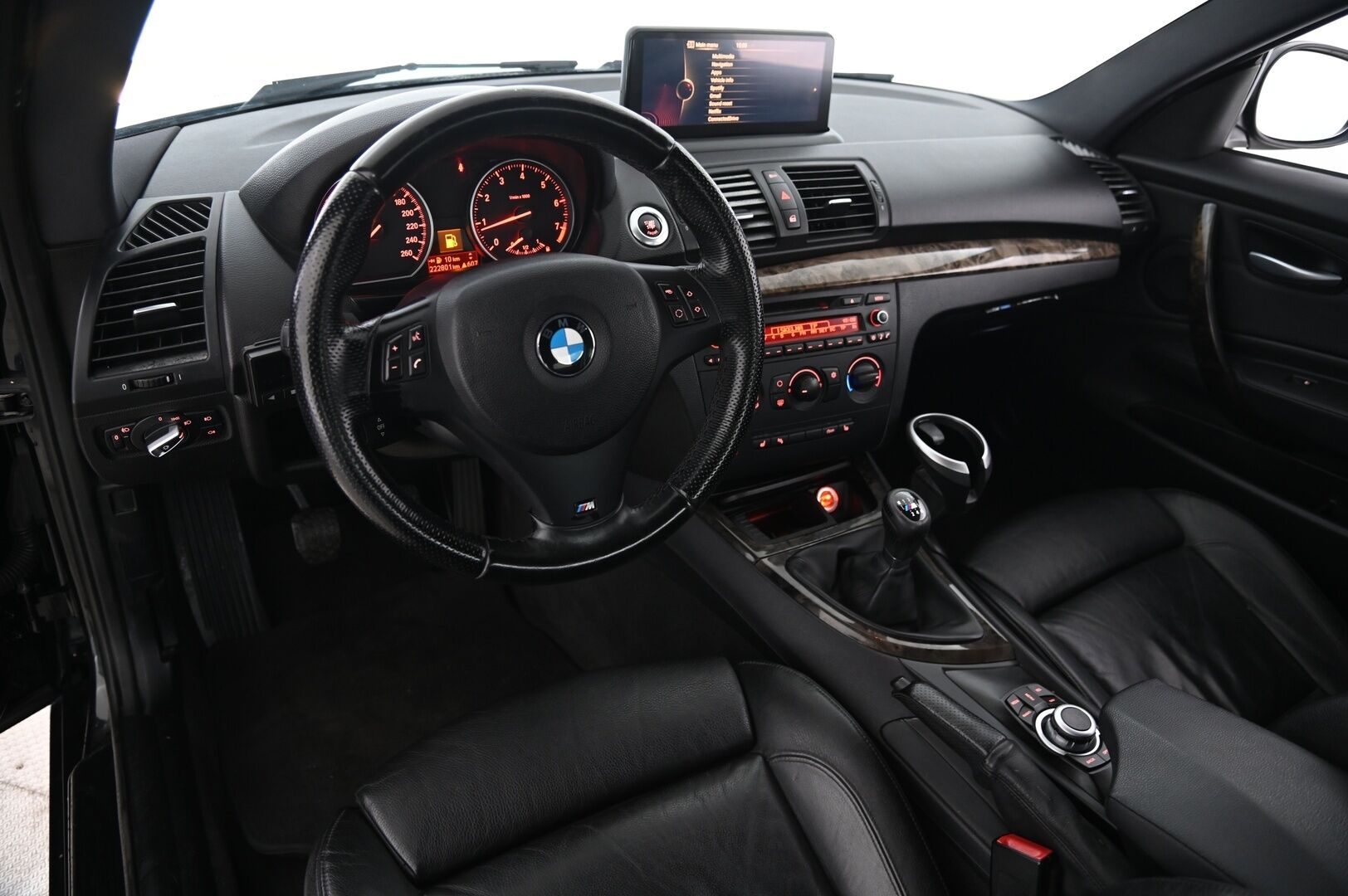 BMW 120 2011 E82 Coupe LCI M-sport *Ketju vaihdettu / Webasto / Navi / Muistipenkki* - *2x Renkaat / Juuri saapunut!* - HULLU BLACKWEEK KORKOTARJOUS 2,49%