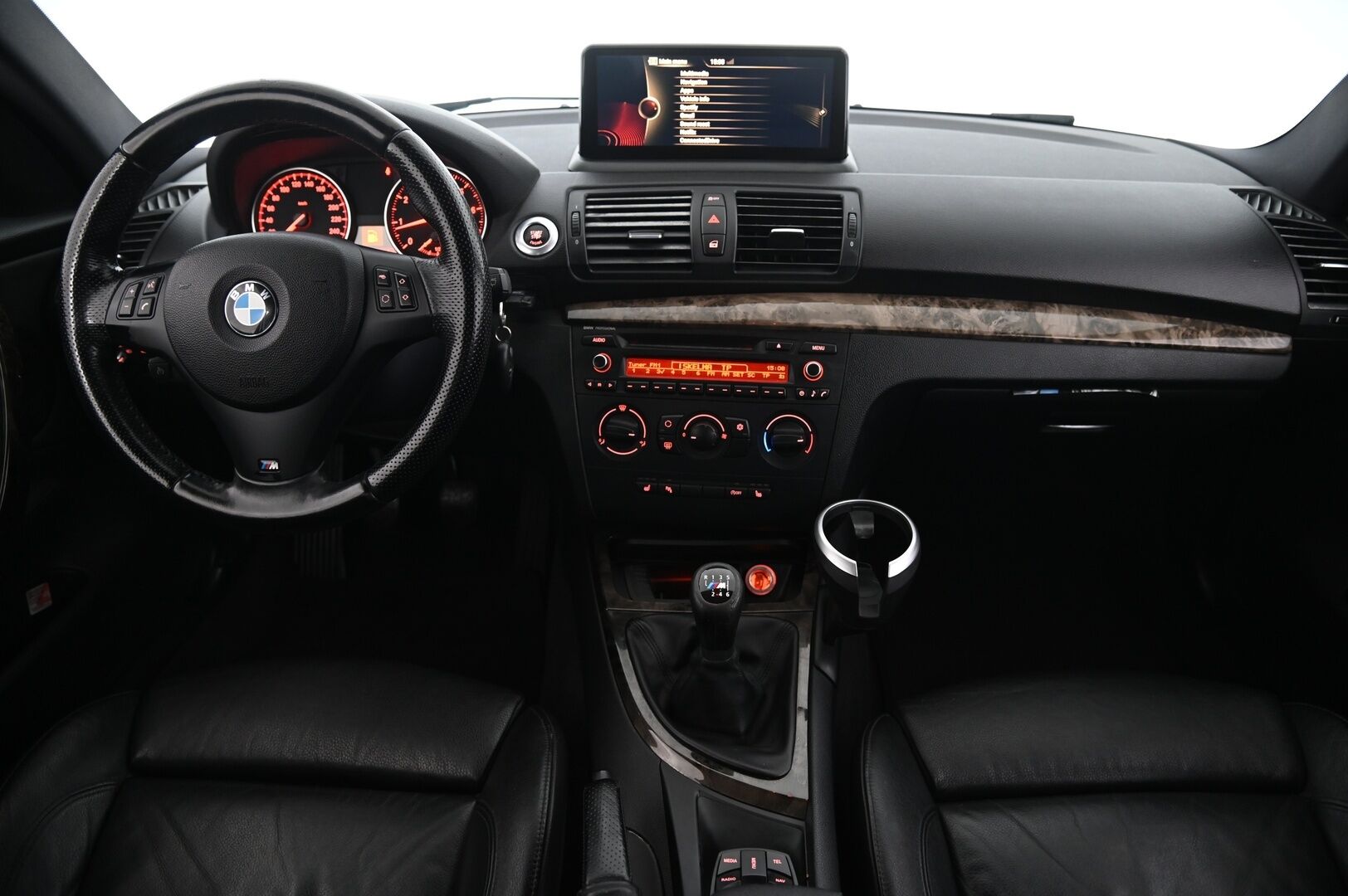 BMW 120 2011 E82 Coupe LCI M-sport *Ketju vaihdettu / Webasto / Navi / Muistipenkki* - *2x Renkaat / Juuri saapunut!* - HULLU BLACKWEEK KORKOTARJOUS 2,49%