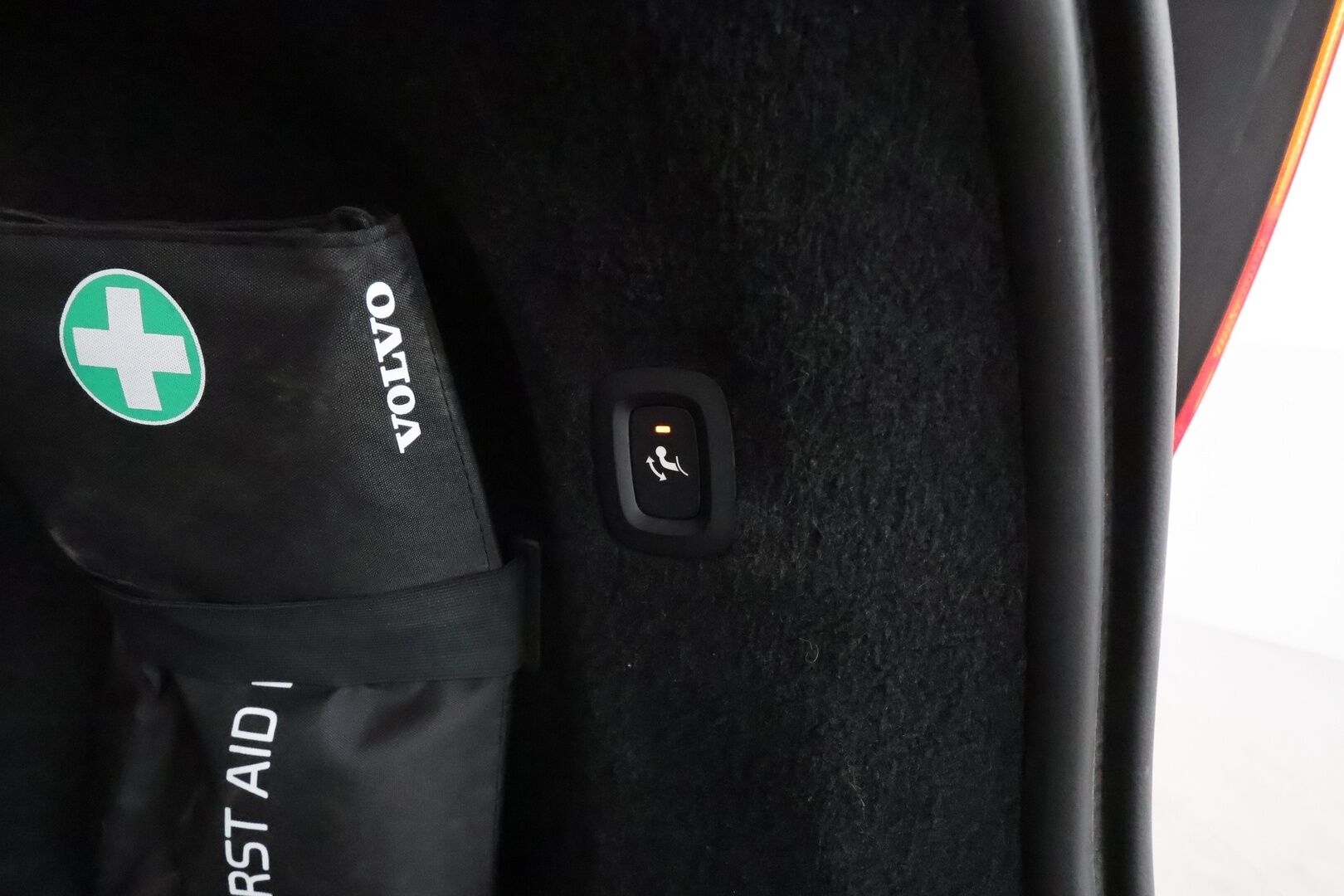 Volvo V90 2020 T8 AWD Inscription **Adapt.vakkari / Koukku / Full LED / Muistipenkki / Nahat / P.kamera / Webasto / KeylessGo** - Suomi-auto / Merkkihuollettu / Penkinlämmittimet takana / Digimittaristo / BLIS