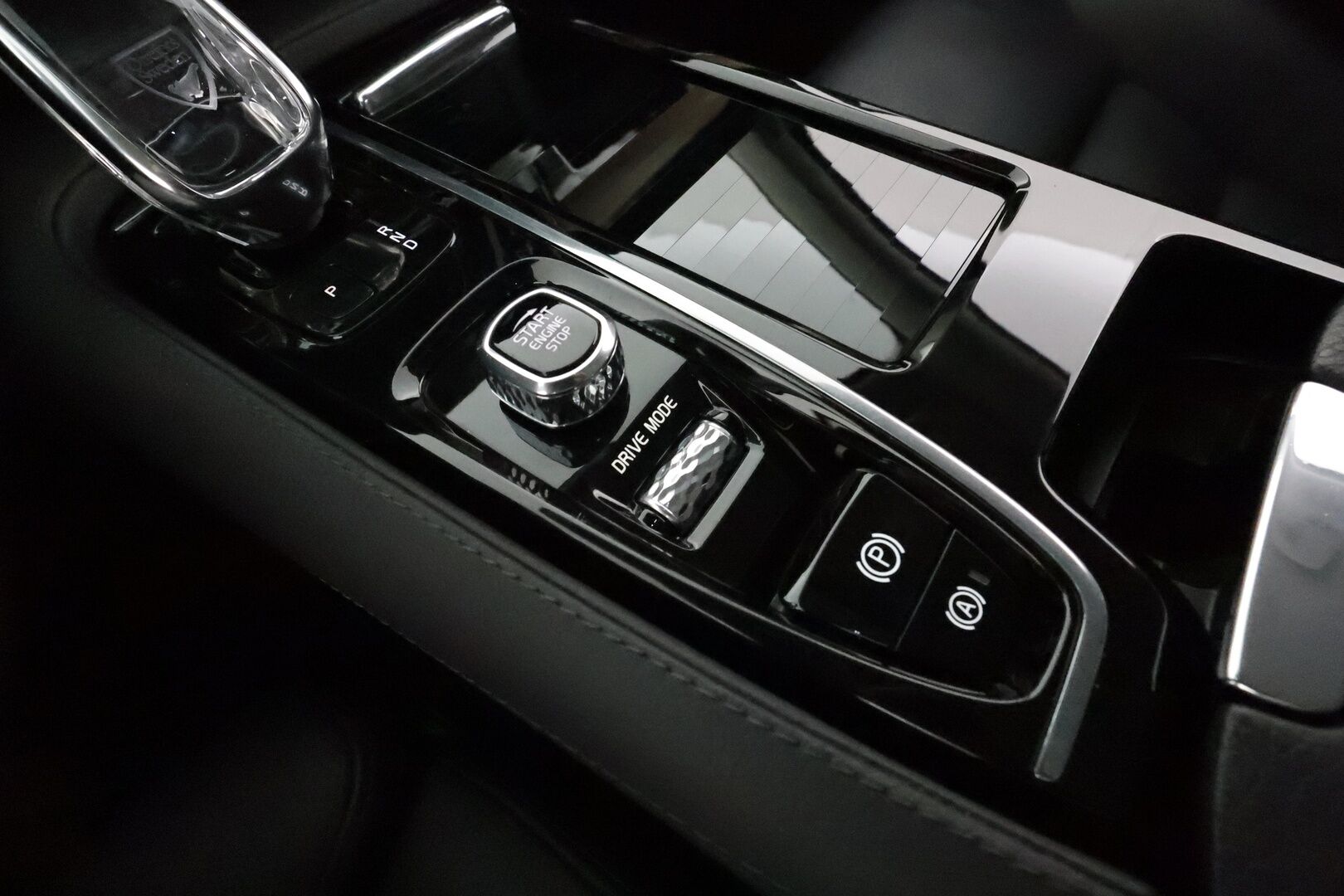 Volvo V90 2020 T8 AWD Inscription **Adapt.vakkari / Koukku / Full LED / Muistipenkki / Nahat / P.kamera / Webasto / KeylessGo** - Suomi-auto / Merkkihuollettu / Penkinlämmittimet takana / Digimittaristo / BLIS