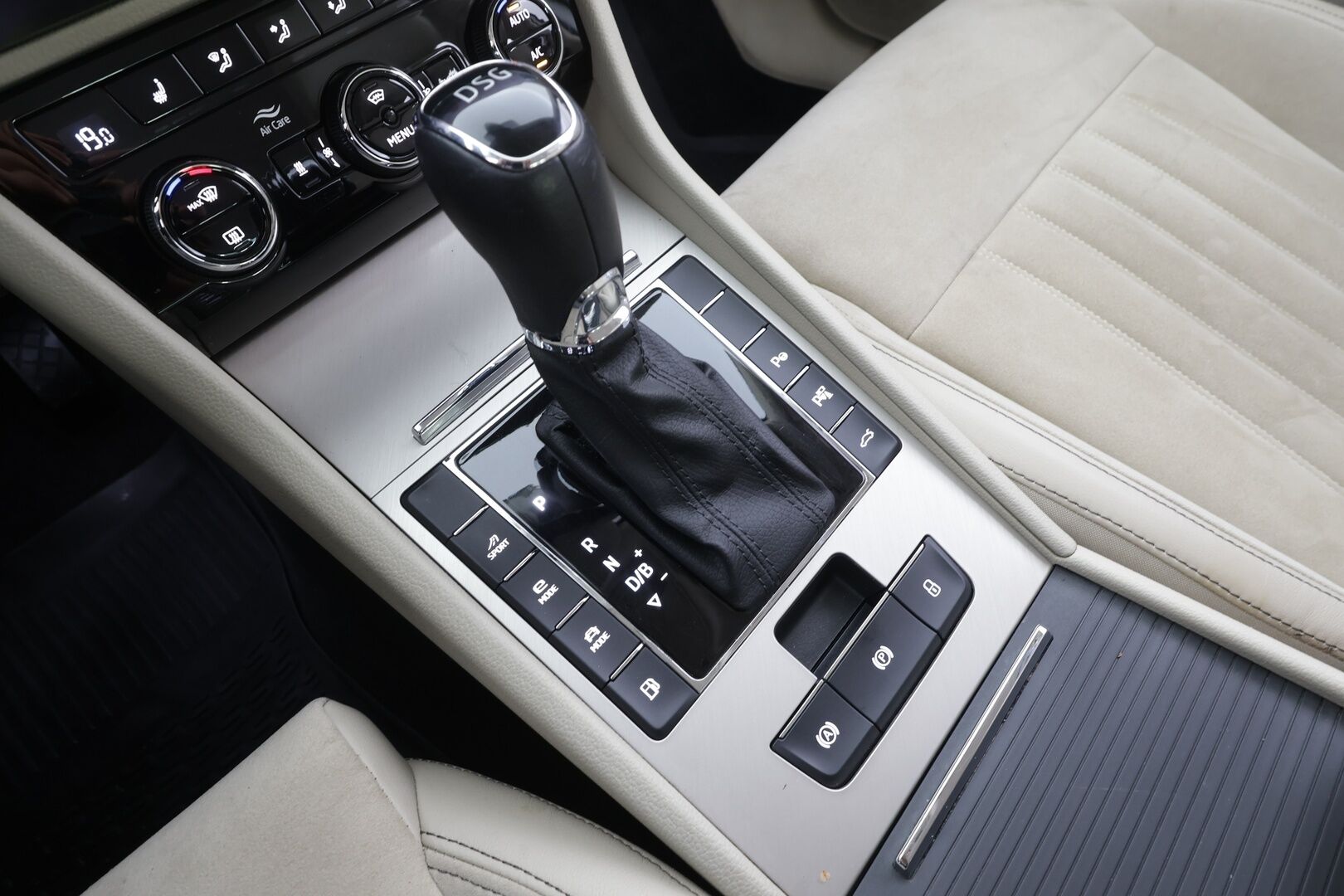 Skoda Superb 2020 1,4 TSI PHEV Style iV DSG Autom. - | ACC | Webasto | Koukku | Skoda crystal Matrix-LED | Muistipenkki | P.Kamera | Puolinahat | Keyless | Suomi-auto | 