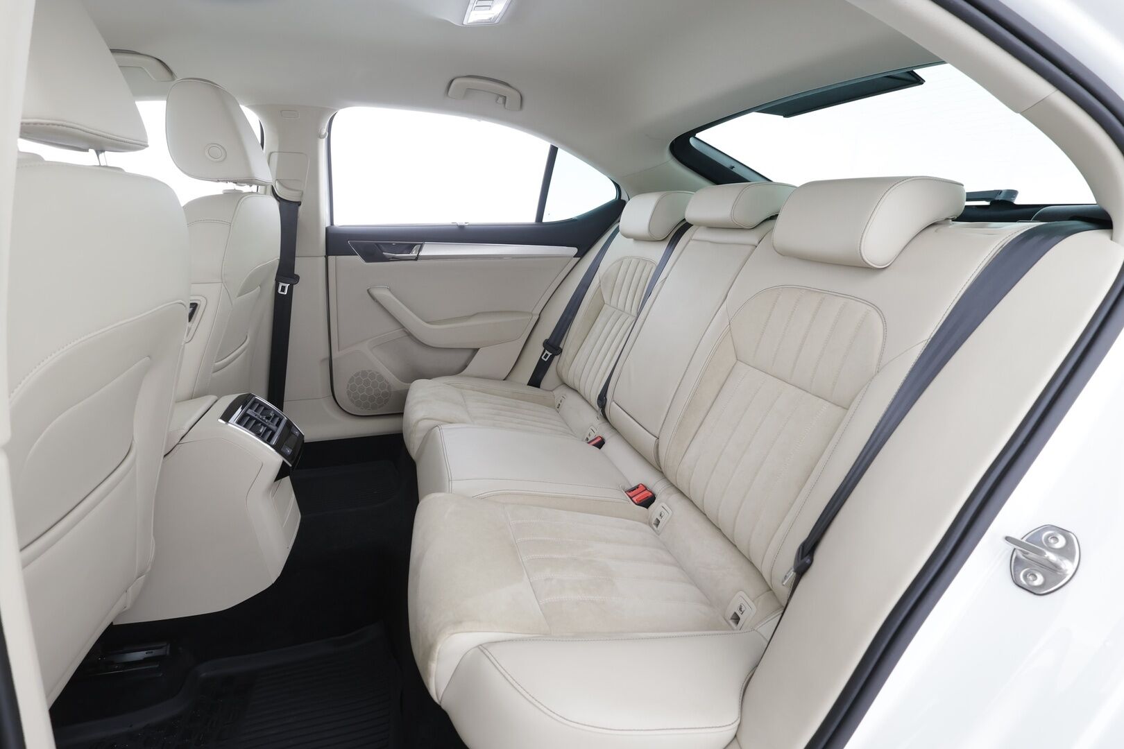 Skoda Superb 2020 1,4 TSI PHEV Style iV DSG Autom. - | ACC | Webasto | Koukku | Skoda crystal Matrix-LED | Muistipenkki | P.Kamera | Puolinahat | Keyless | Suomi-auto | 