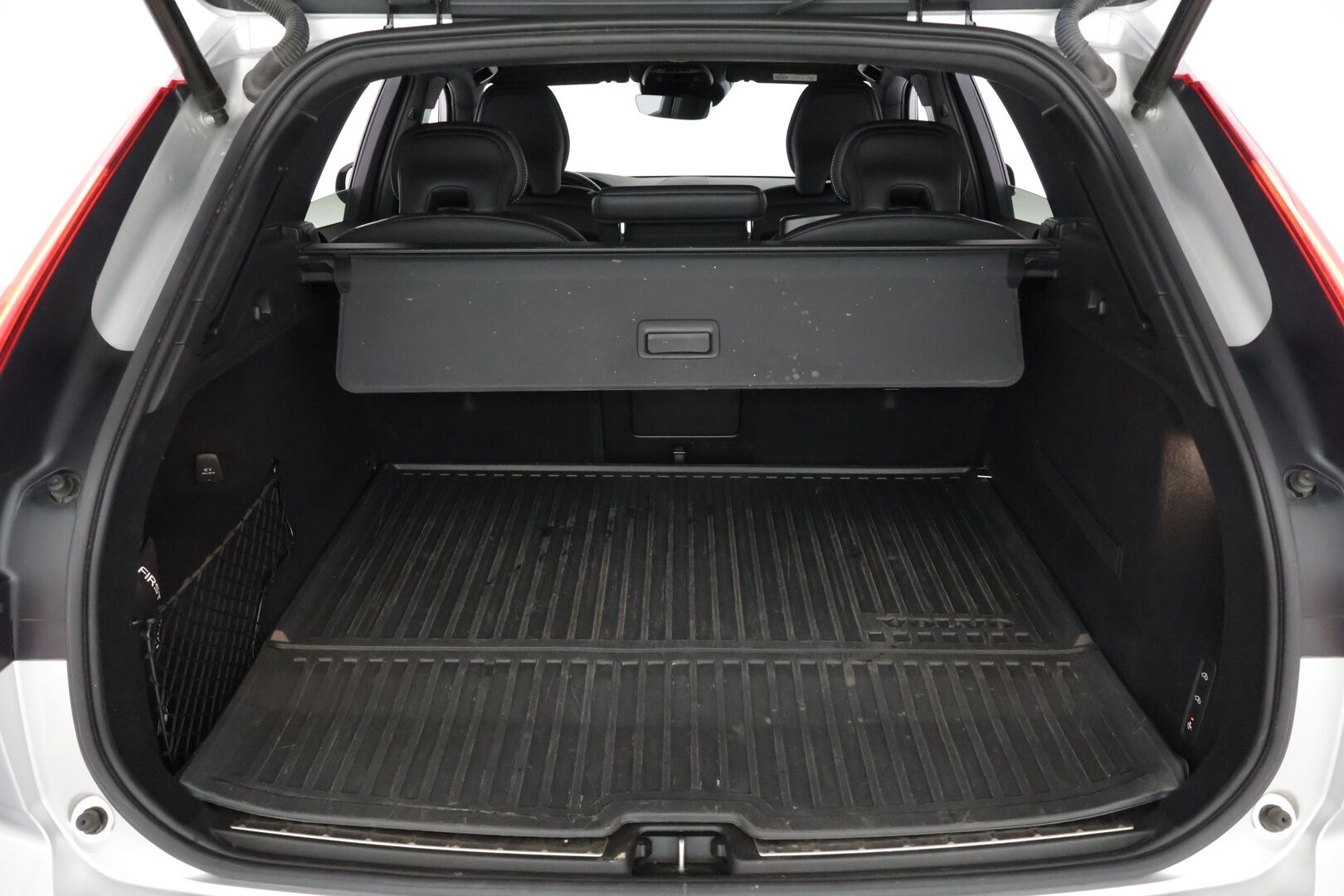 Volvo XC60 2020 T8 TwE AWD R-Design aut * R-Design / Pilot Assist / LED / Panoraama / 360° kamera / Koukku * - 3,99 % KORKOTARJOUS TÄHÄN AUTOON - *Suomi-auto / Tilava ja käytännöllinen / Pienet kustannukset*