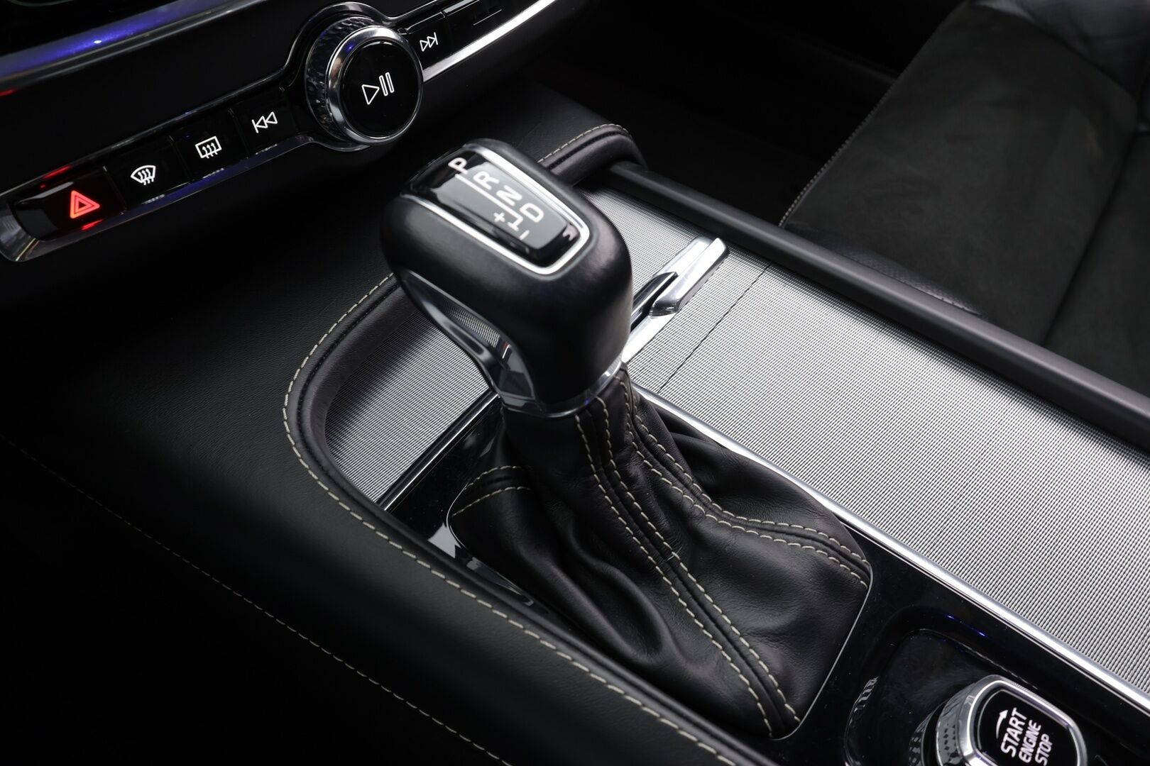 Volvo V90 2020 D4 AWD R-Design aut * Webasto / Koukku / ACC / Full-LED / P.Kamera / Sporttipenkki Muistilla / Navi / Kaistavahti * - Suomi-auto / Kahdet renkaat / Merkkihuollettu!