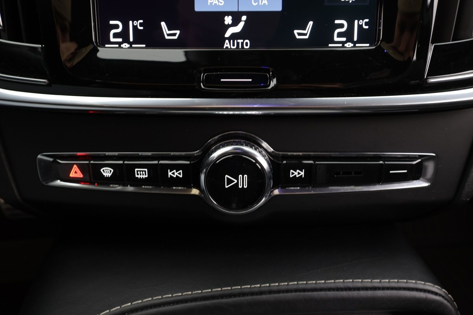 Volvo V90 2020 D4 AWD R-Design aut * Webasto / Koukku / ACC / Full-LED / P.Kamera / Sporttipenkki Muistilla / Navi / Kaistavahti * - Suomi-auto / Kahdet renkaat / Merkkihuollettu!