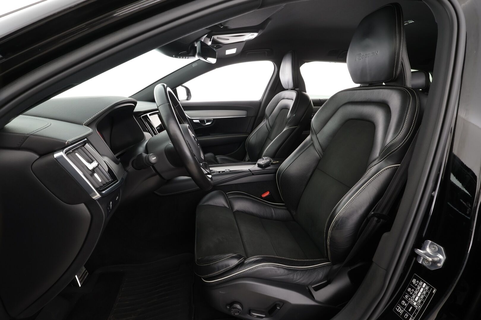 Volvo V90 2020 D4 AWD R-Design aut * Webasto / Koukku / ACC / Full-LED / P.Kamera / Sporttipenkki Muistilla / Navi / Kaistavahti * - Suomi-auto / Kahdet renkaat / Merkkihuollettu!