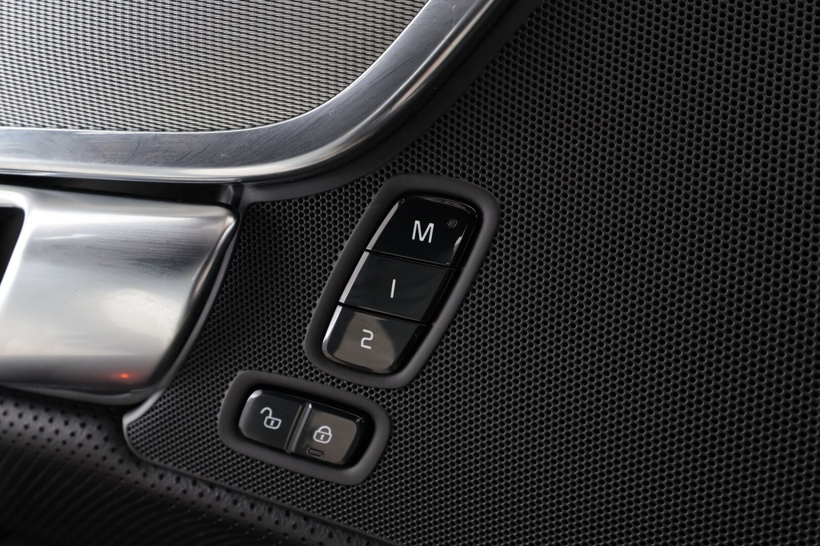 Volvo V90 2020 D4 AWD R-Design aut * Webasto / Koukku / ACC / Full-LED / P.Kamera / Sporttipenkki Muistilla / Navi / Kaistavahti * - Suomi-auto / Kahdet renkaat / Merkkihuollettu!