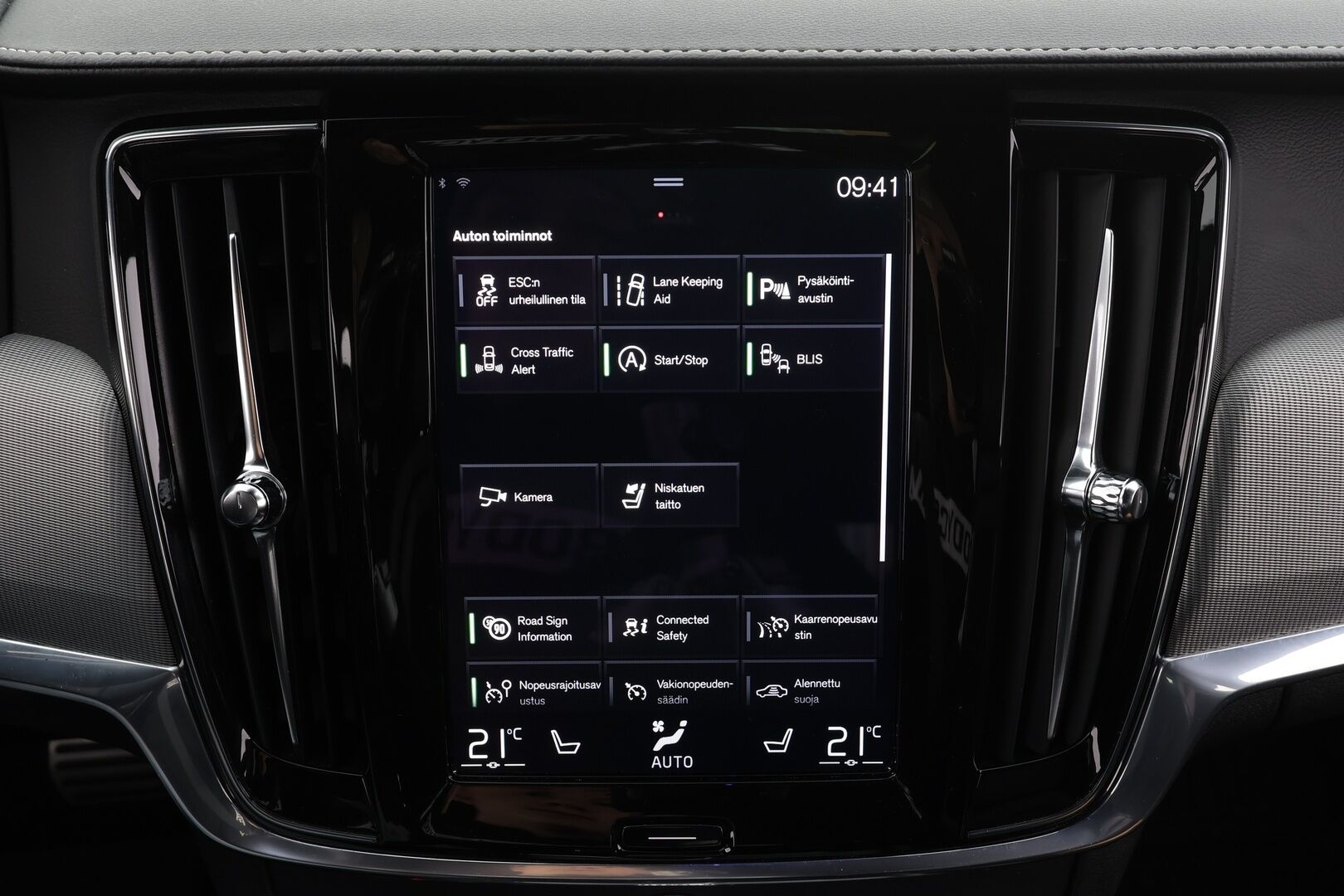 Volvo V90 2020 D4 AWD R-Design aut * Webasto / Koukku / ACC / Full-LED / P.Kamera / Sporttipenkki Muistilla / Navi / Kaistavahti * - Suomi-auto / Kahdet renkaat / Merkkihuollettu!