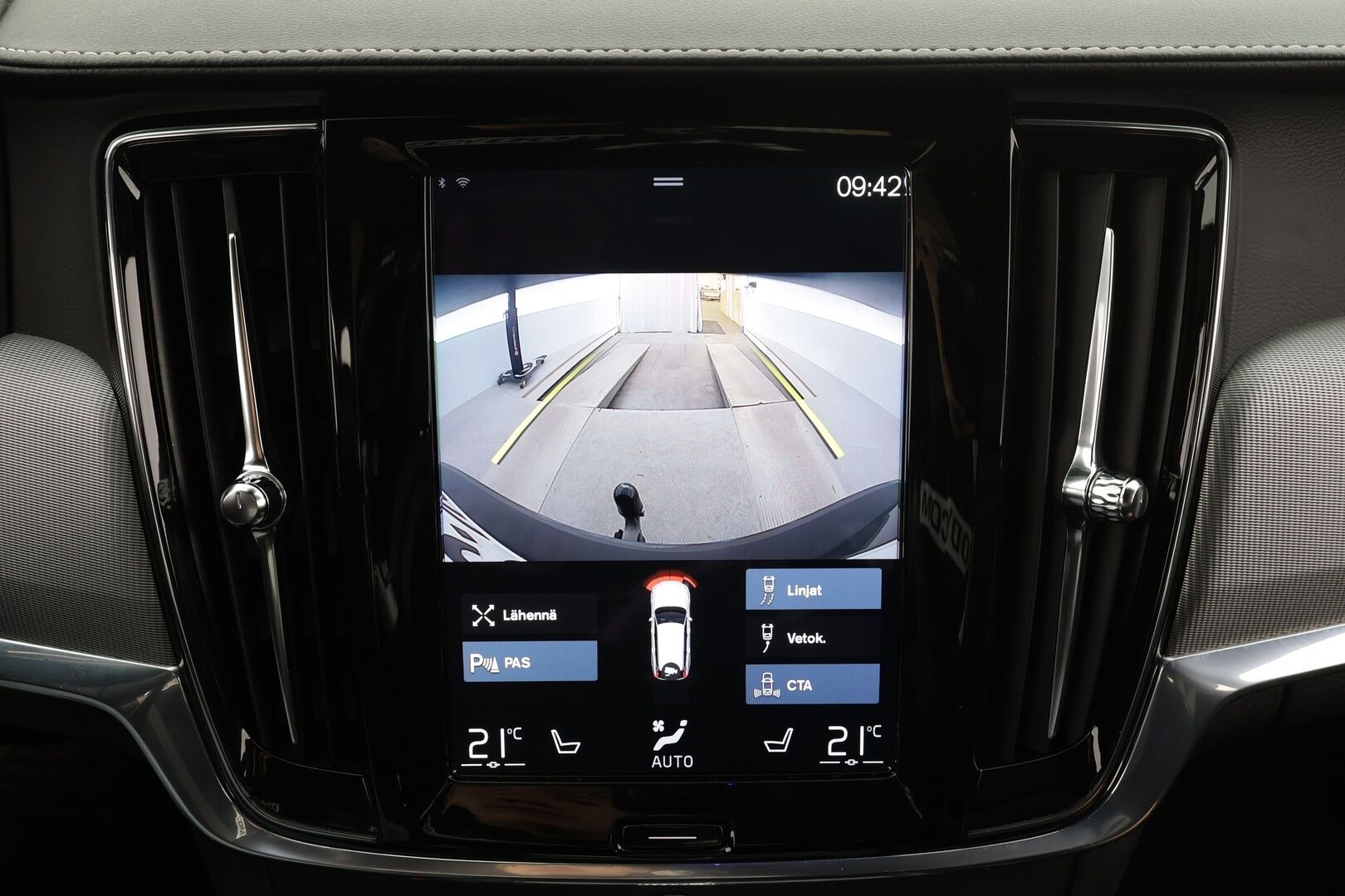 Volvo V90 2020 D4 AWD R-Design aut * Webasto / Koukku / ACC / Full-LED / P.Kamera / Sporttipenkki Muistilla / Navi / Kaistavahti * - Suomi-auto / Kahdet renkaat / Merkkihuollettu!