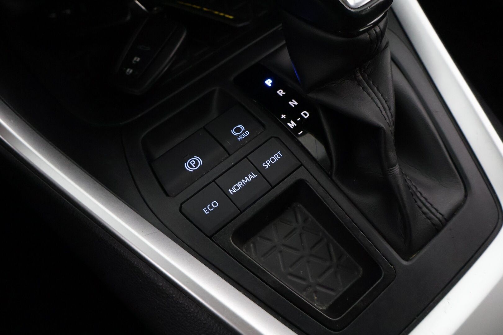 Toyota RAV4 2020 2,0 VVT-iE Active Multidrive S - *ACC | Webasto | Merkkihuollettu | Vetokoukku | P-kamera | Navi | Kaistavahti | KeyLess | Ratinlämmitin | 2x Renkaat | Suomi-auto*