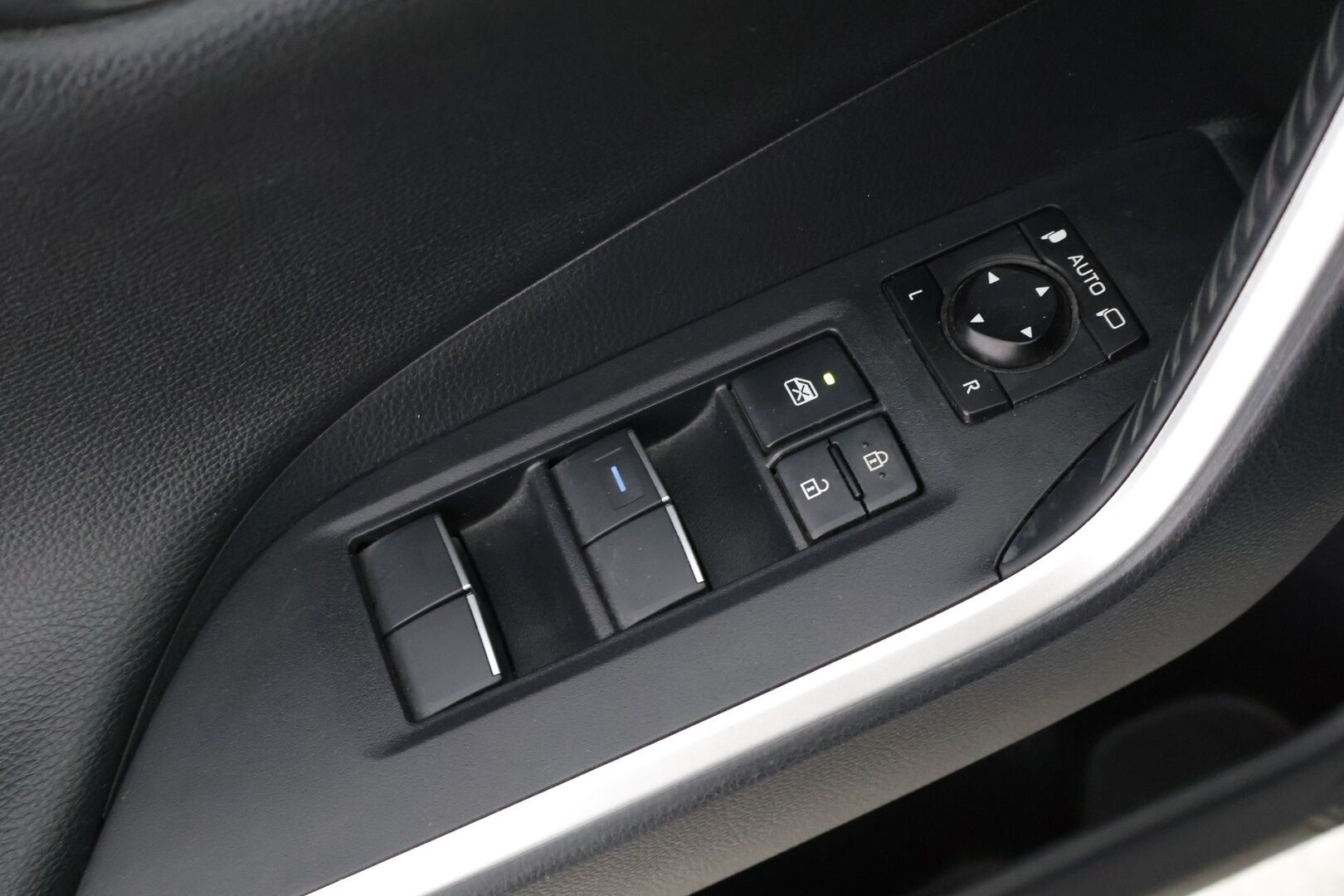 Toyota RAV4 2020 2,0 VVT-iE Active Multidrive S - *ACC | Webasto | Merkkihuollettu | Vetokoukku | P-kamera | Navi | Kaistavahti | KeyLess | Ratinlämmitin | 2x Renkaat | Suomi-auto*
