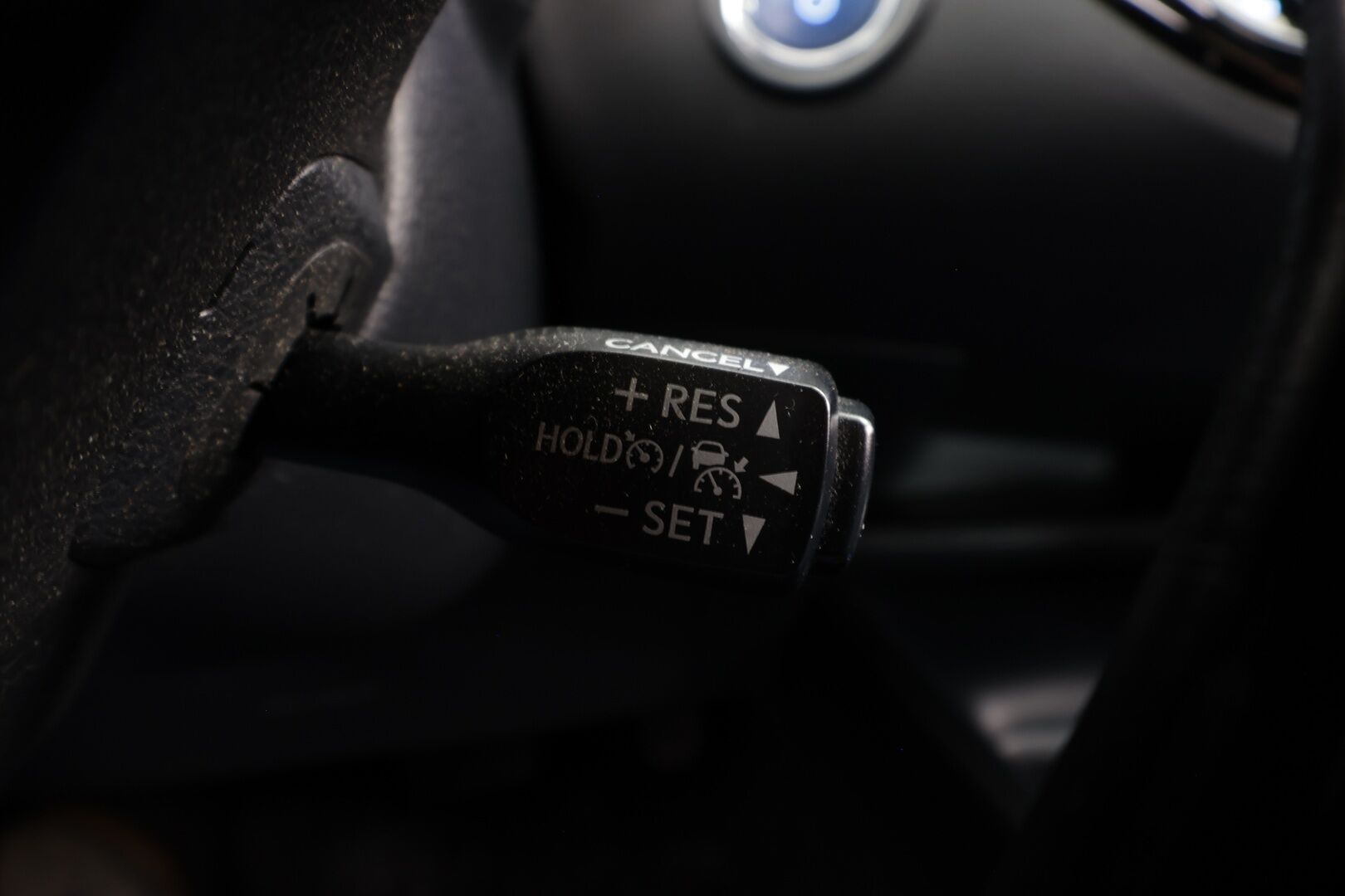 Toyota C-HR 2020 1,8 Hybrid Business * 1.Om Suomi-auto / ACC / P.kamera / LED / Navi / Koukku / KeylessGo * - Irroitettava koukku / Metalliväri / 2x vanteet - HULLUT VÄLIPÄIVÄT KORKOTARJOUS 2,49%