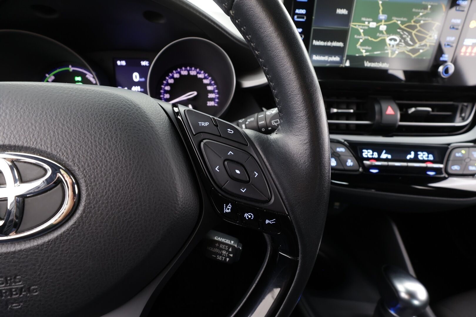 Toyota C-HR 2020 1,8 Hybrid Business * 1.Om Suomi-auto / ACC / P.kamera / LED / Navi / Koukku / KeylessGo * - Kahdet renkaat aluvanteilla - Osta nyt, maksa vasta ensi vuonna