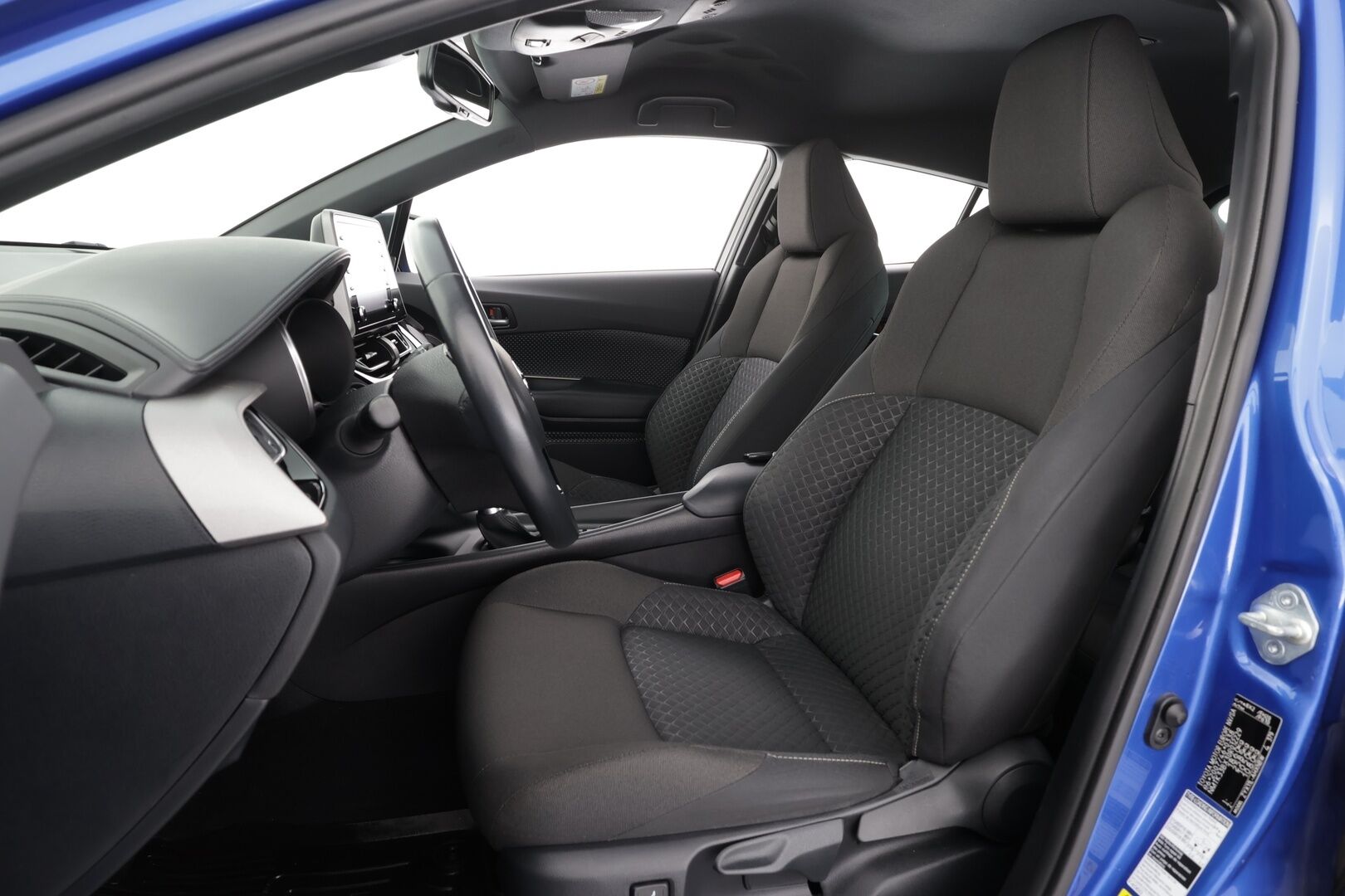 Toyota C-HR 2020 1,8 Hybrid Business * 1.Om Suomi-auto / ACC / P.kamera / LED / Navi / Koukku / KeylessGo * - Irroitettava koukku / Metalliväri / 2x vanteet - HULLUT VÄLIPÄIVÄT KORKOTARJOUS 2,49%