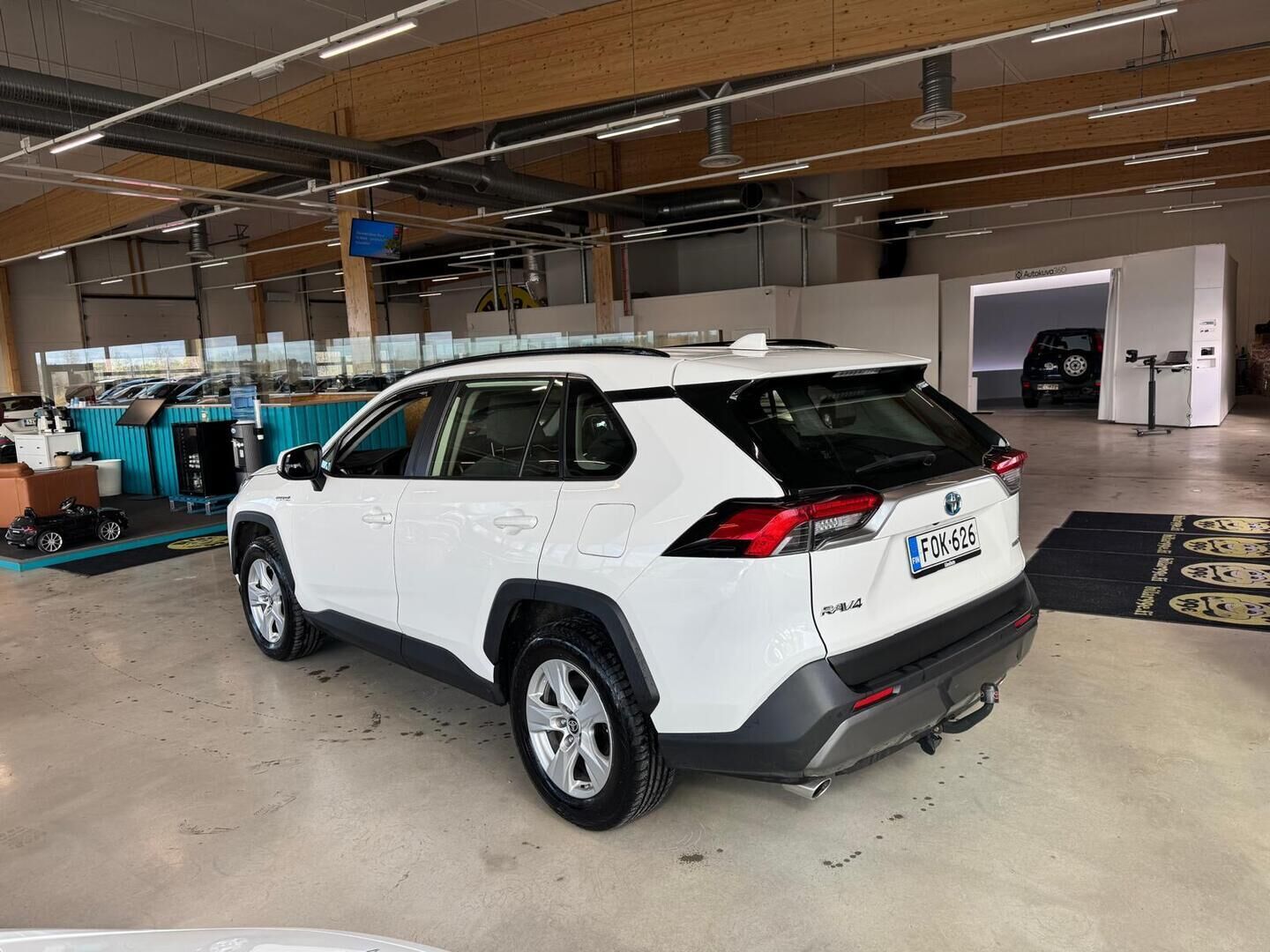 Toyota RAV4 2020 2,5 Hybrid AWD-i Business - ACC / Peruutuskamera / Vetokoukku / Navi / Keyless/ Lämmitettävätuulilasi & ratti 