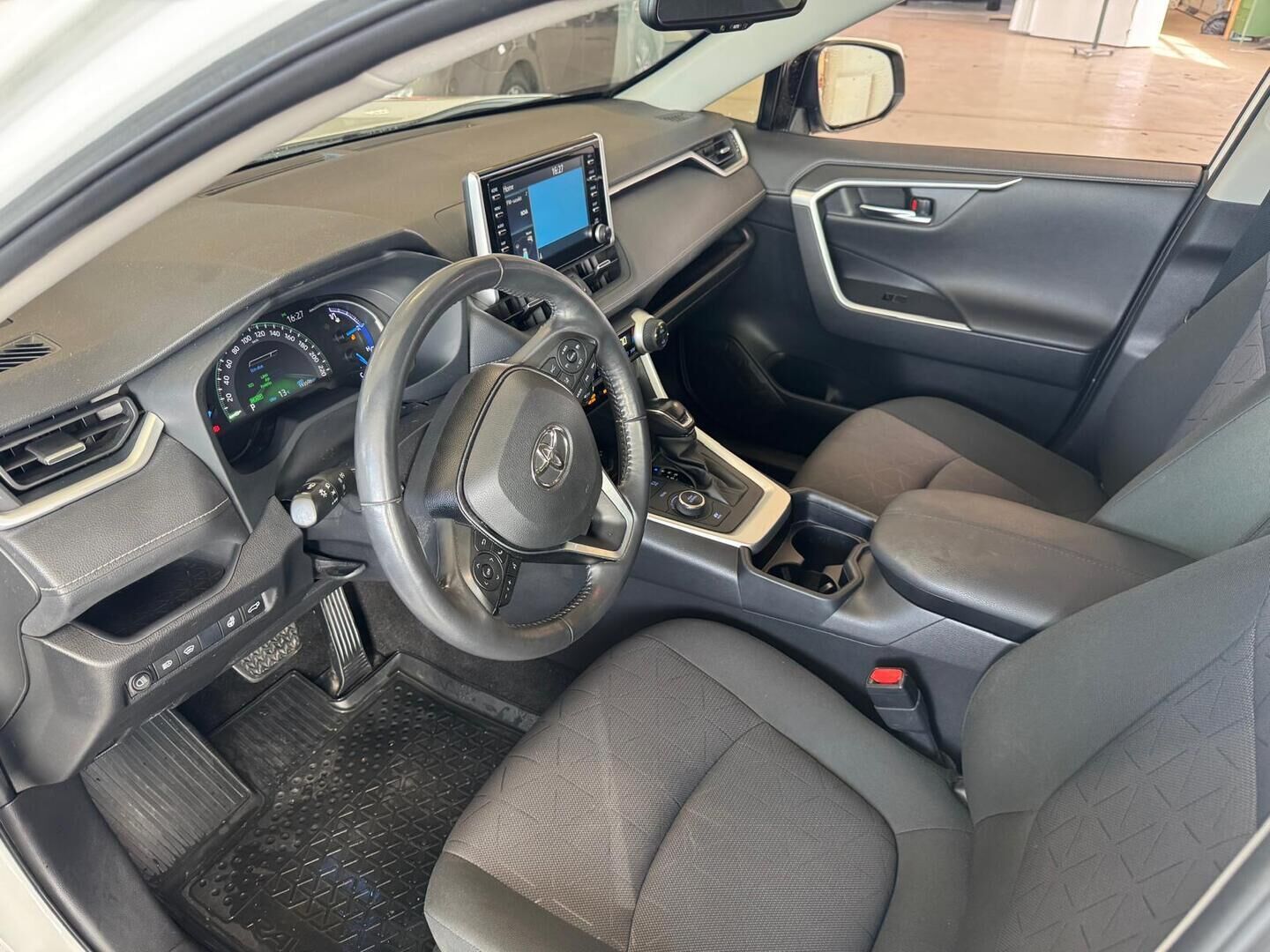Toyota RAV4 2020 2,5 Hybrid AWD-i Business - ACC / Peruutuskamera / Vetokoukku / Navi / Keyless/ Lämmitettävätuulilasi & ratti 