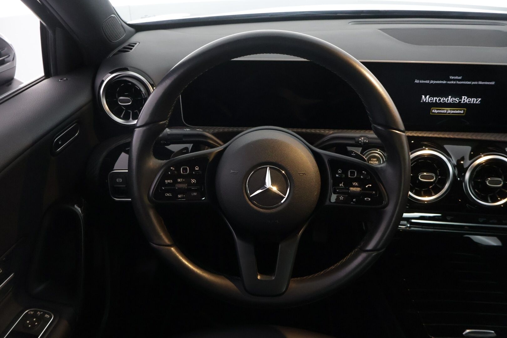 Mercedes-Benz A 2020 180 d A sedan Business Style - 2-om. | Suomi-auto | Koukku | Kamera | Puolinahat | Digimittari | Navigointi | 2x renkaat